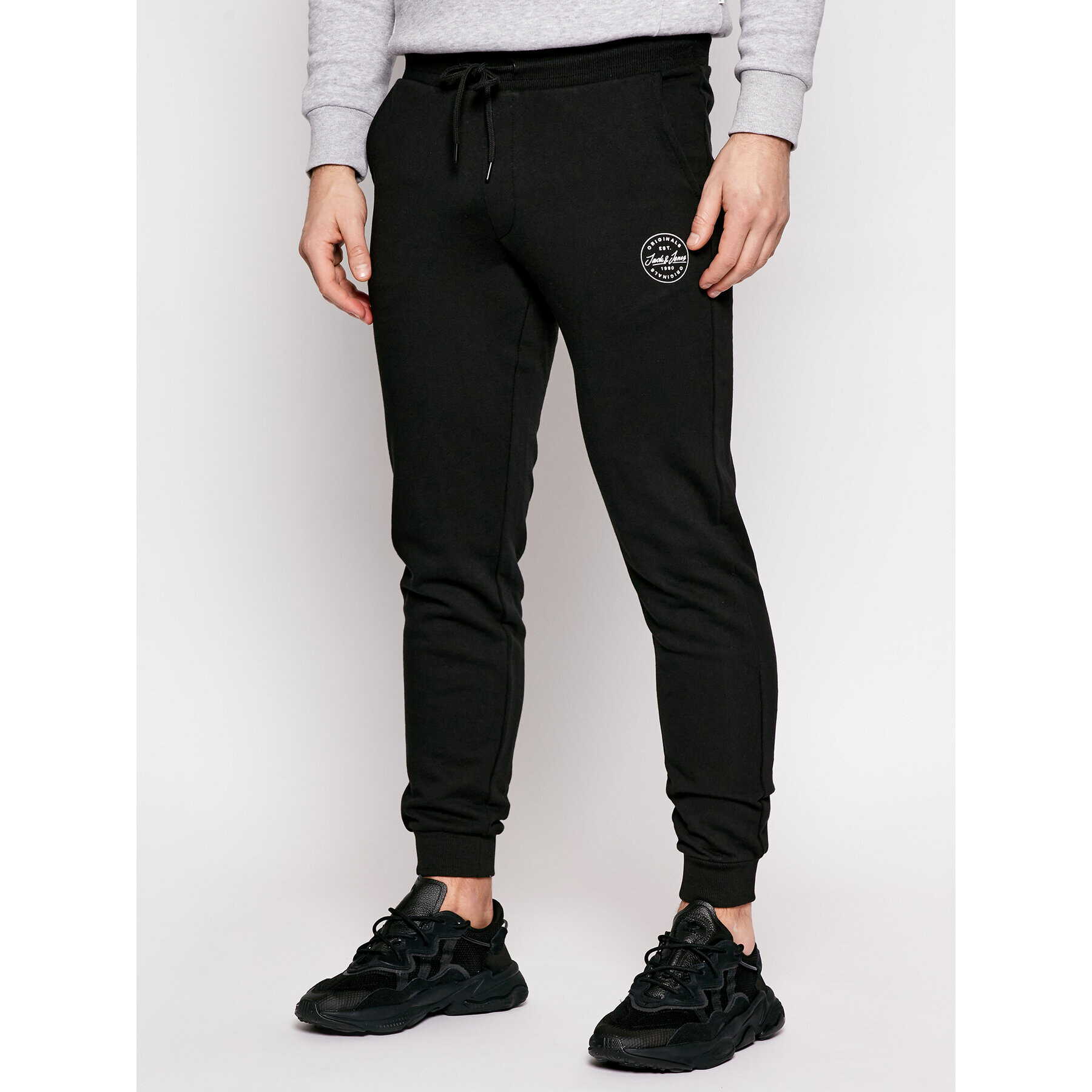 Jack&Jones Spodnji del trenirke Gordon 12165322 Črna Regular Fit - Pepit.si