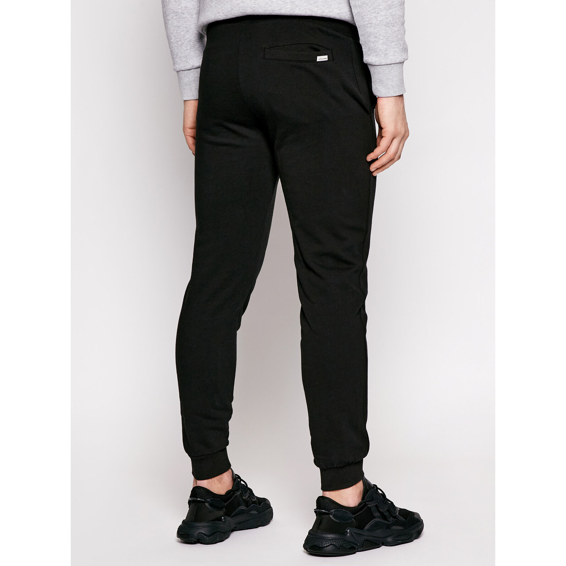 Jack&Jones Spodnji del trenirke Gordon 12165322 Črna Regular Fit - Pepit.si