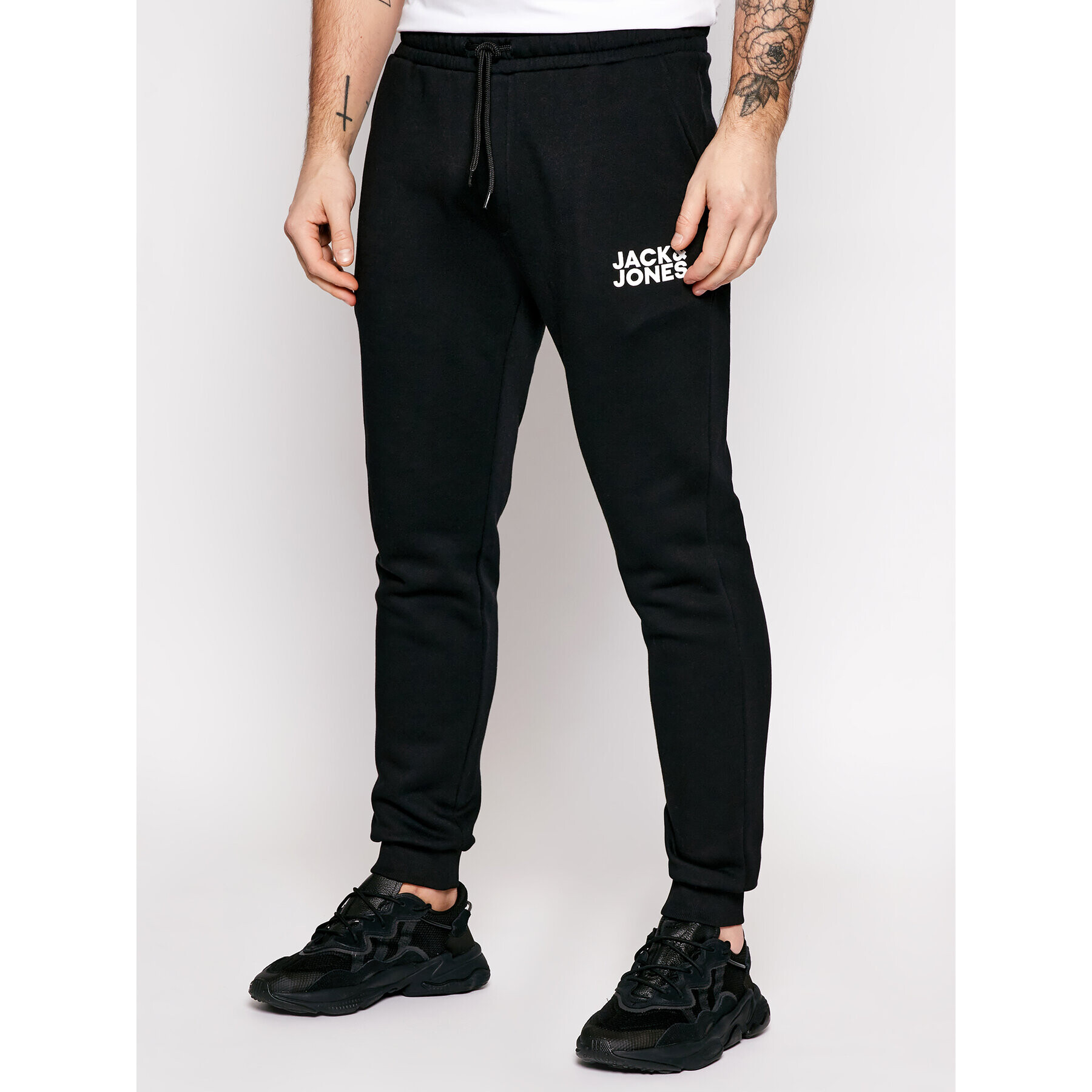 Jack&Jones Spodnji del trenirke Gordon Newsoft 12178421 Črna Regular Fit - Pepit.si