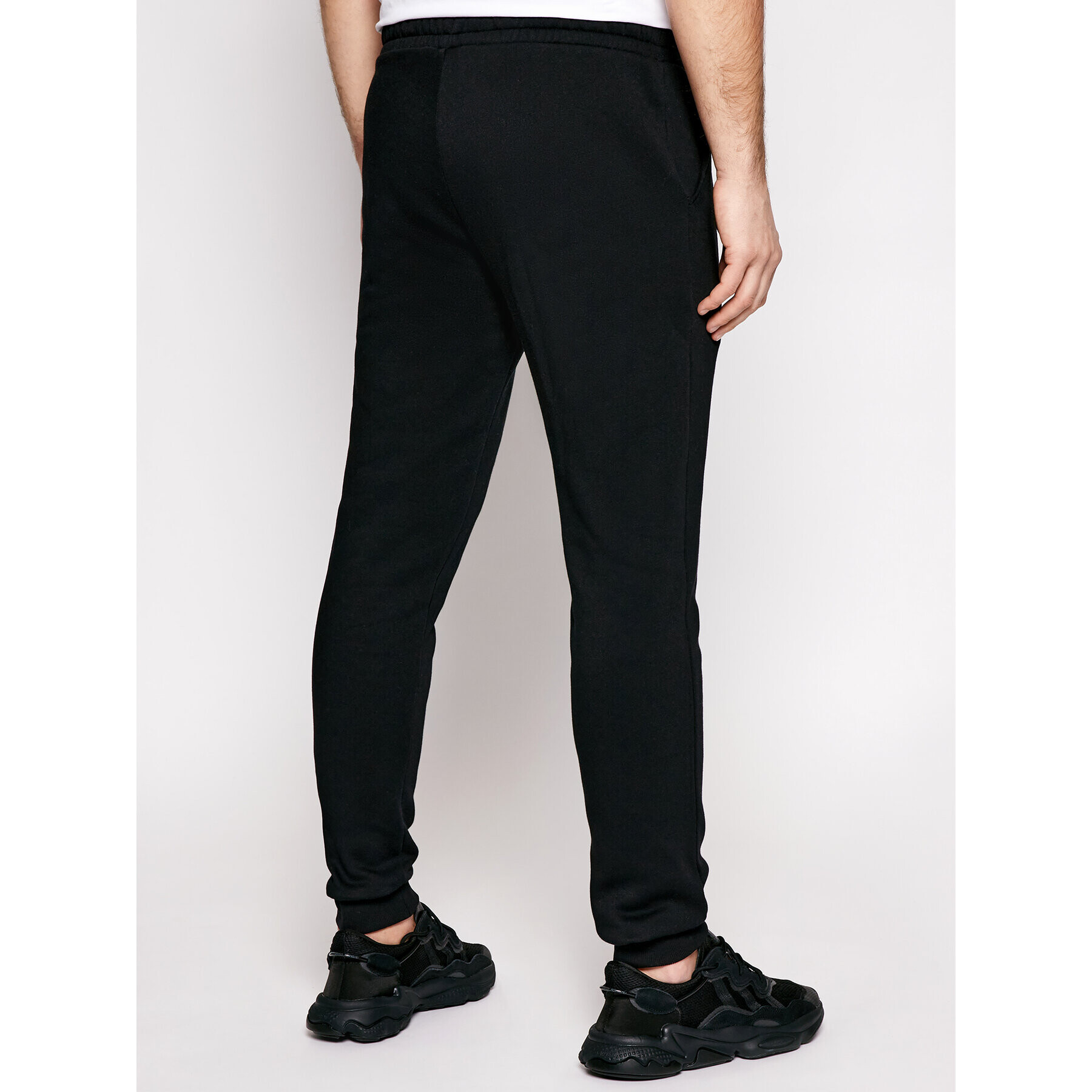 Jack&Jones Spodnji del trenirke Gordon Newsoft 12178421 Črna Regular Fit - Pepit.si