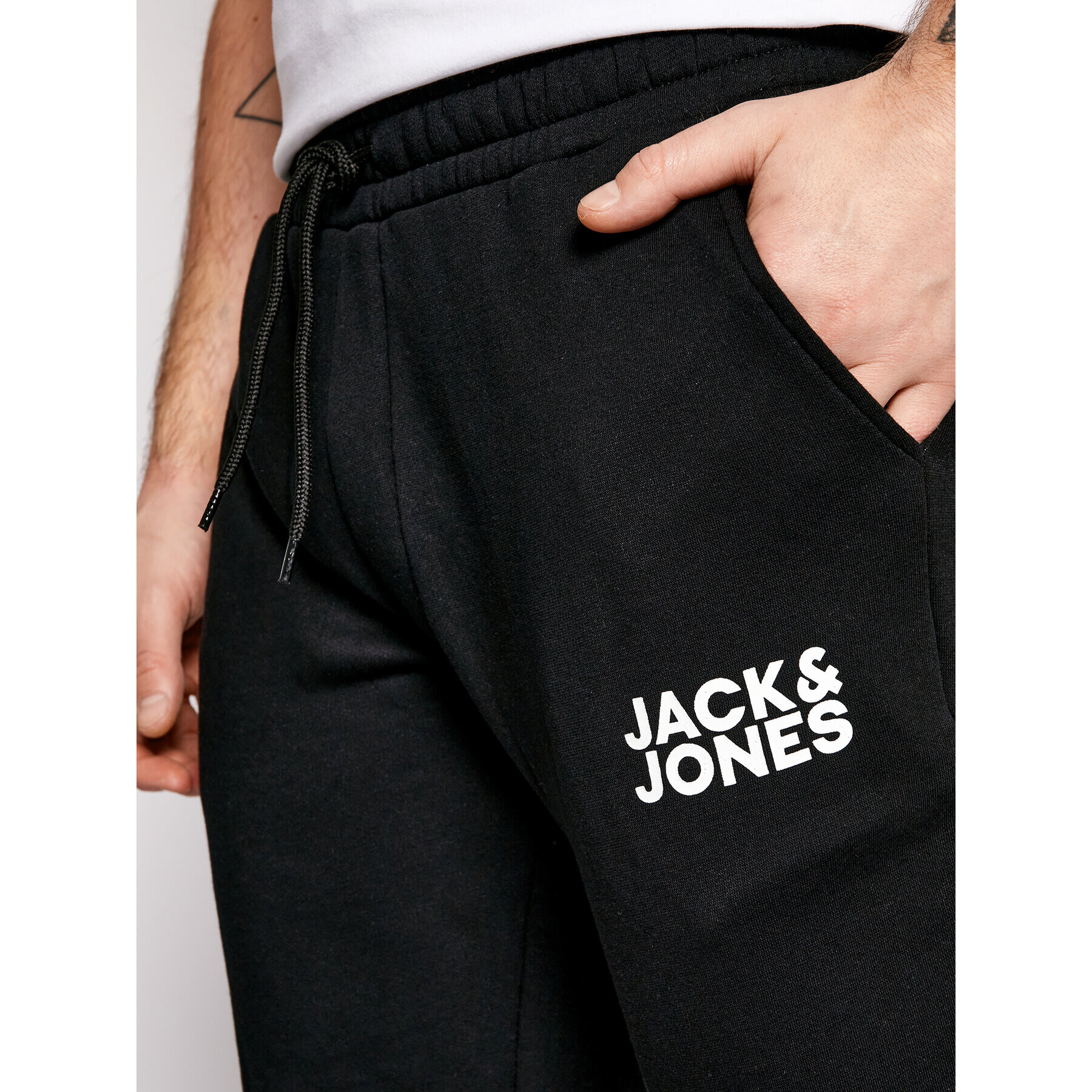 Jack&Jones Spodnji del trenirke Gordon Newsoft 12178421 Črna Regular Fit - Pepit.si