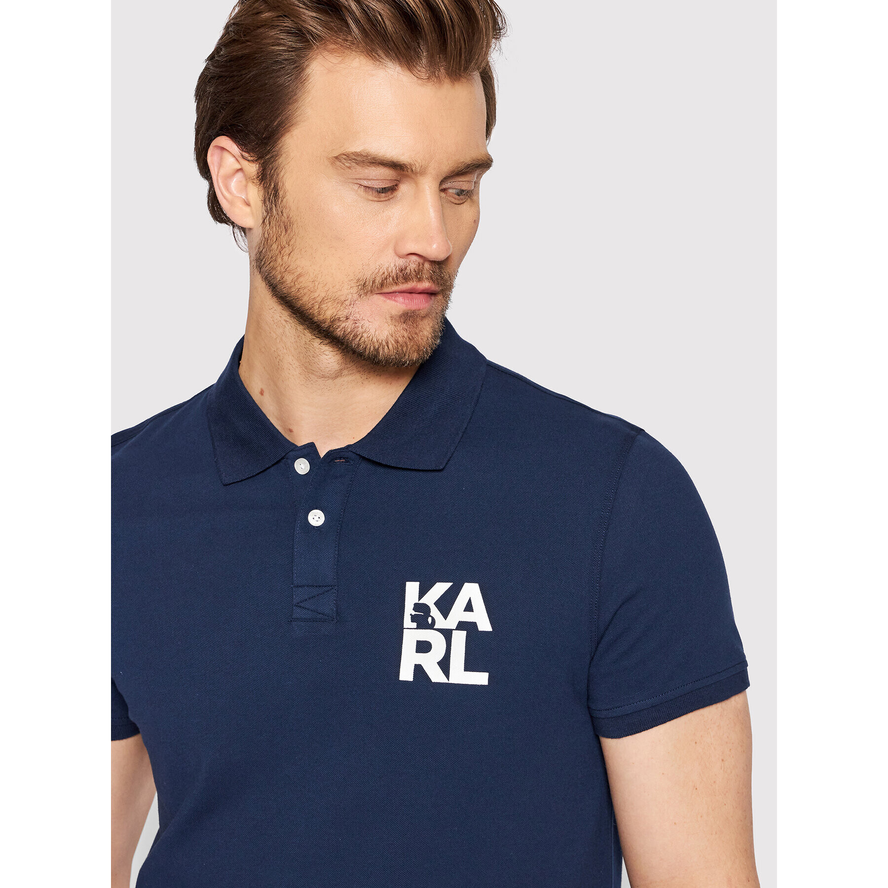 KARL LAGERFELD Polo majica KL22MPL01 Mornarsko modra Regular Fit - Pepit.si