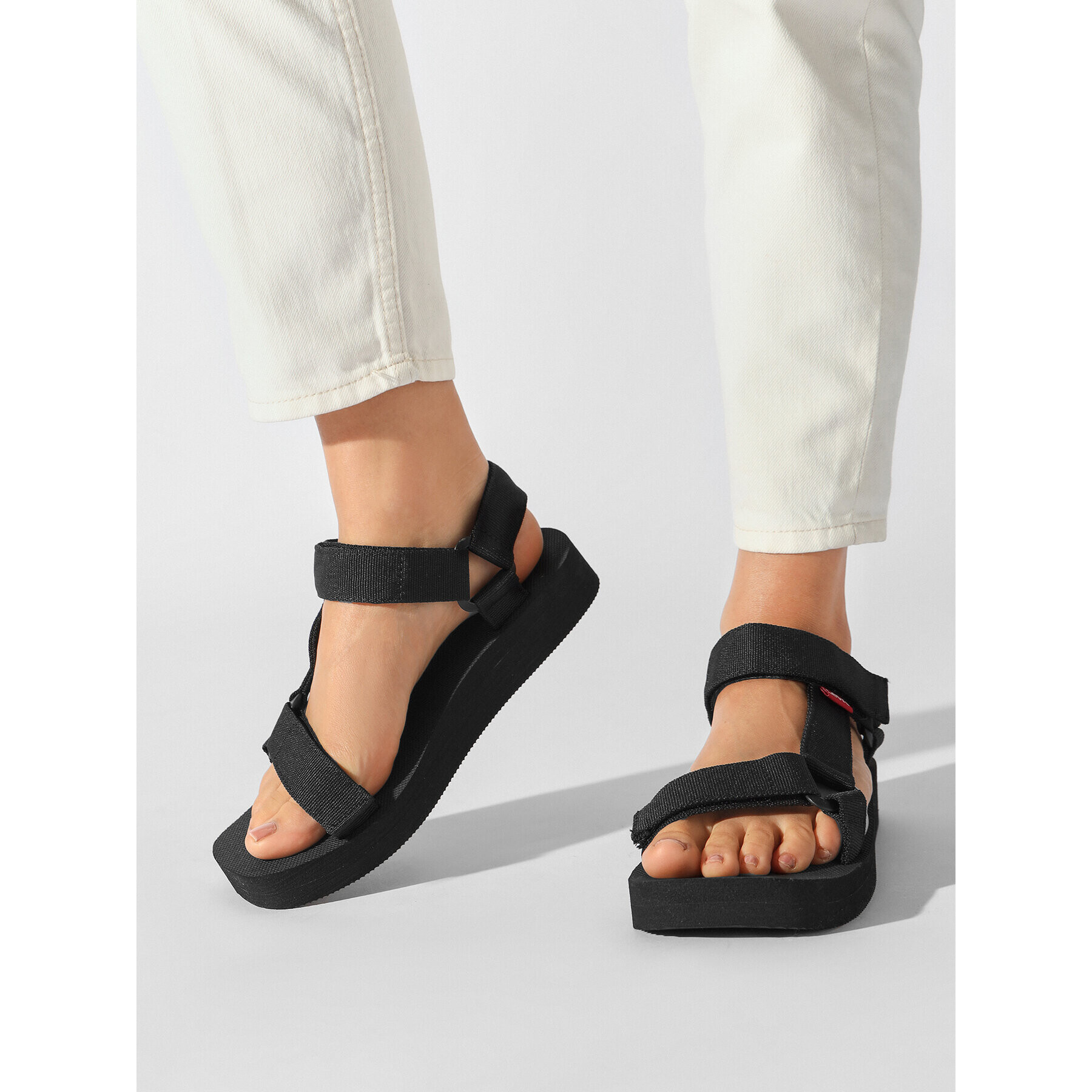 Levi's® Sandali Levi's Cadys Low Sandals Črna - Pepit.si