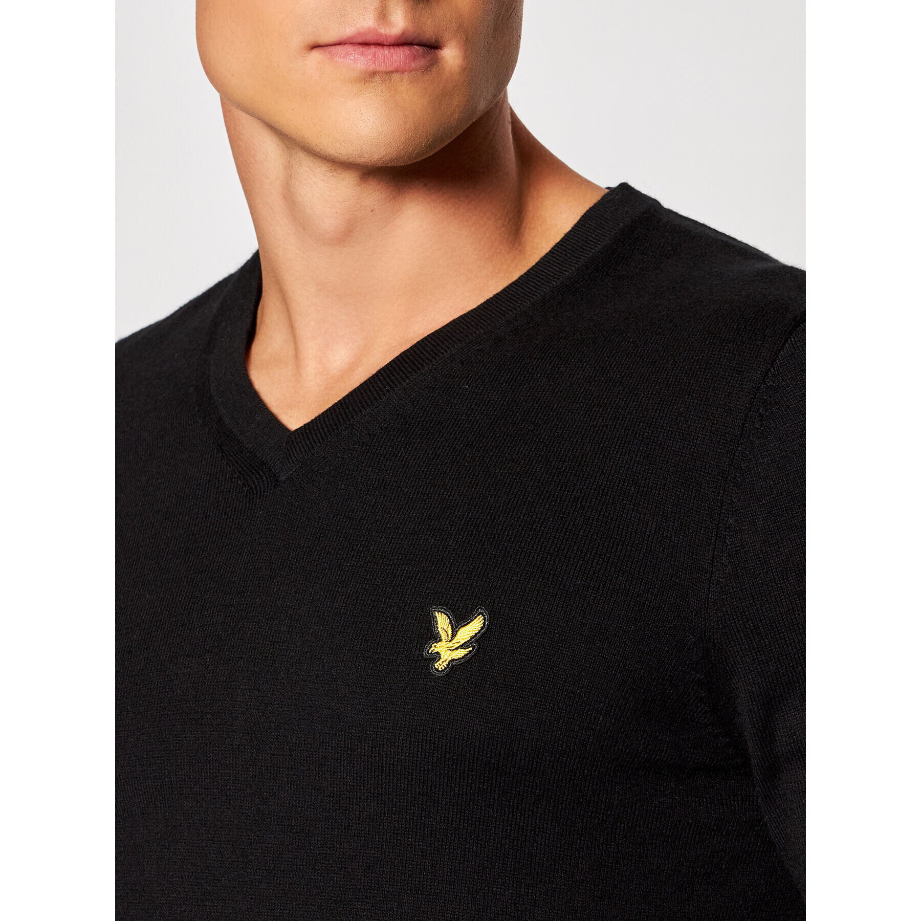 Lyle & Scott Pulover KN401VC Črna Slim Fit - Pepit.si