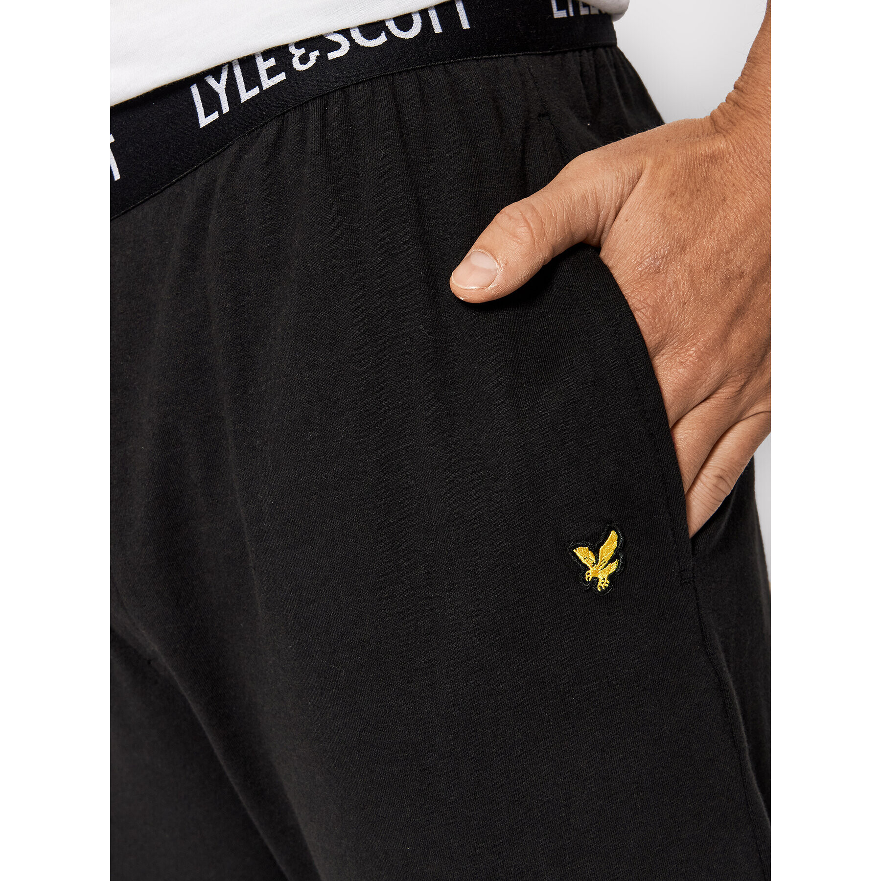 Lyle & Scott Spodnji del trenirke Ezra LSPANT905 Črna Regular Fit - Pepit.si