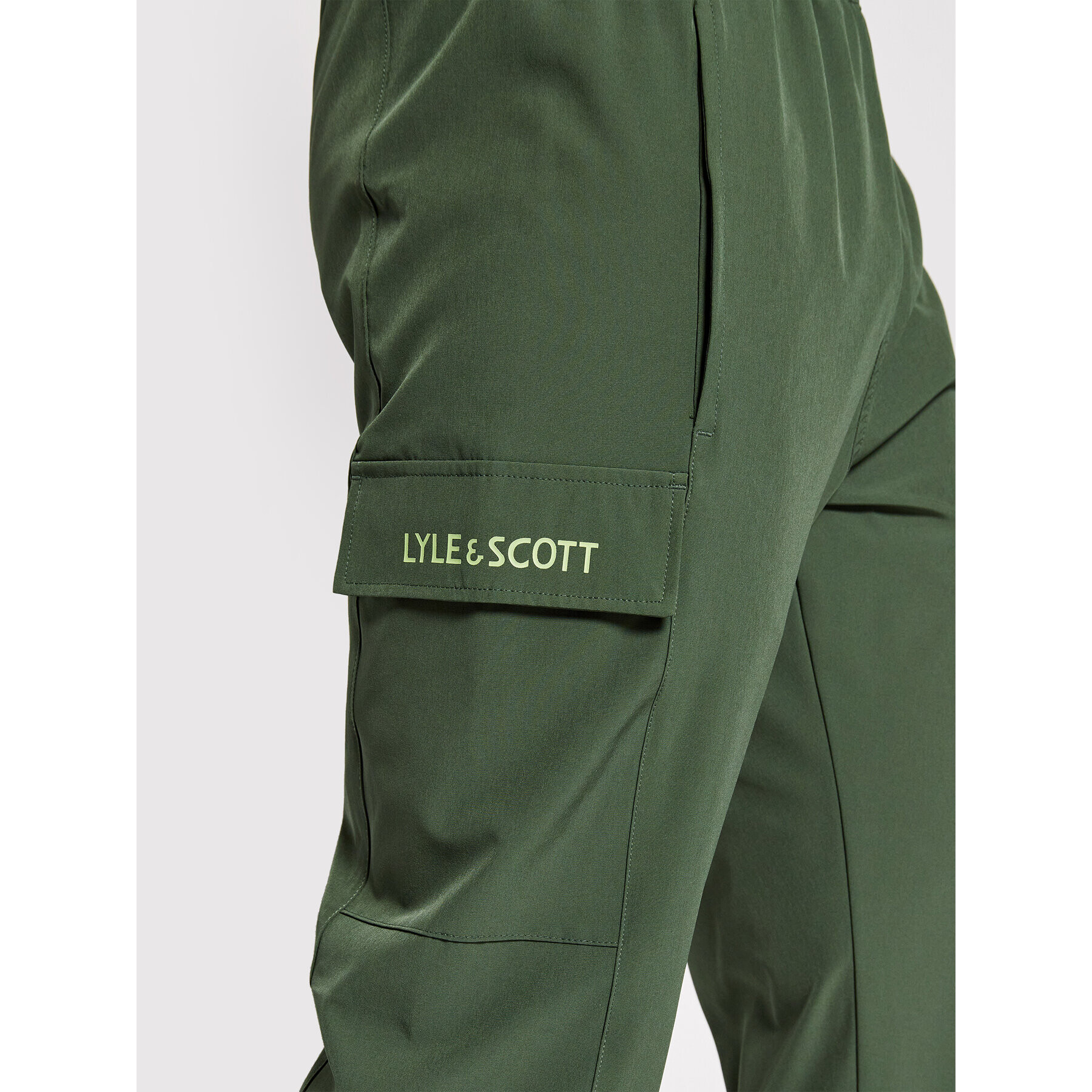 Lyle & Scott Spodnji del trenirke Retro Utility TR1673SP Zelena Regular Fit - Pepit.si