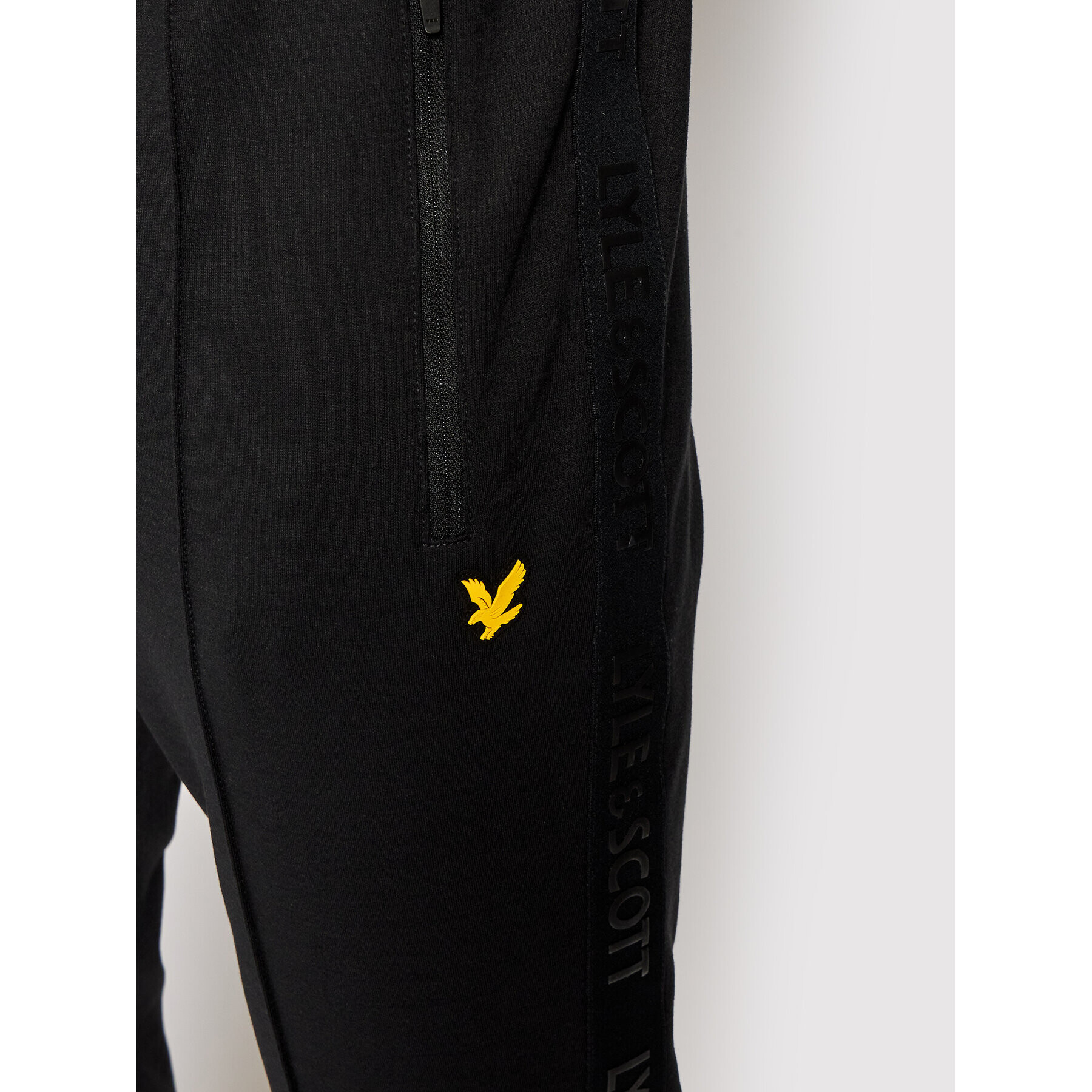 Lyle & Scott Spodnji del trenirke Side Tape Trackies TR1485SP Črna Regular Fit - Pepit.si