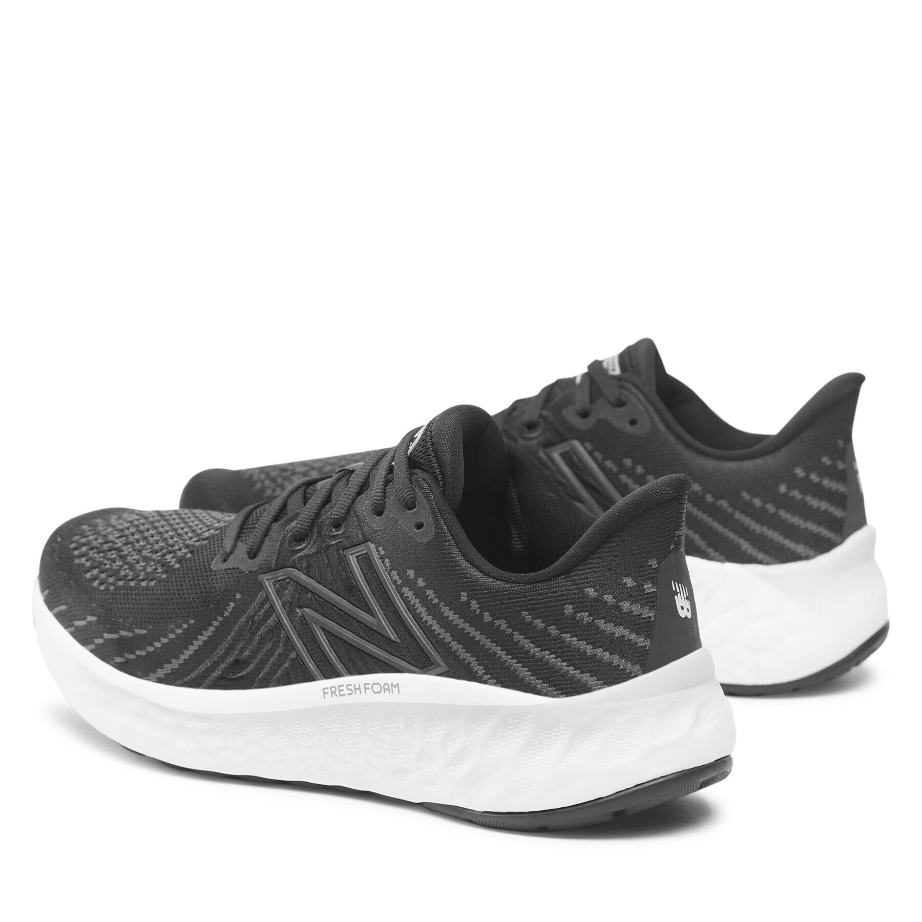 New Balance Čevlji Fresh Foam Vongo v5 MVNGOBS5 Črna - Pepit.si