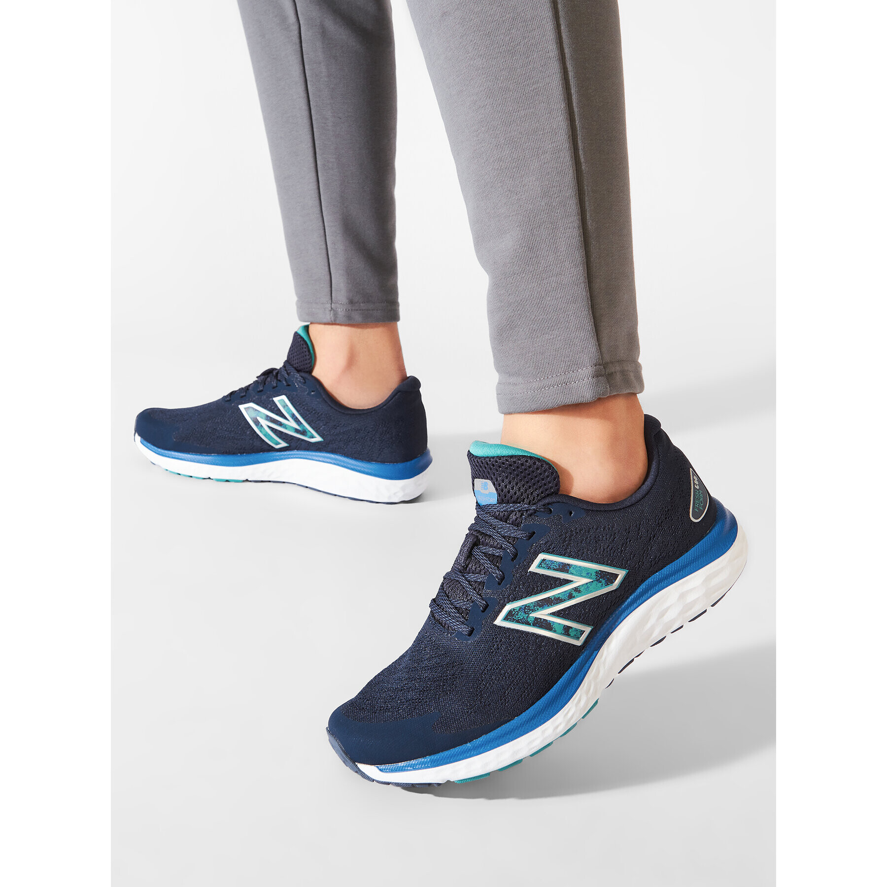 New Balance Čevlji M680RB7 Mornarsko modra - Pepit.si