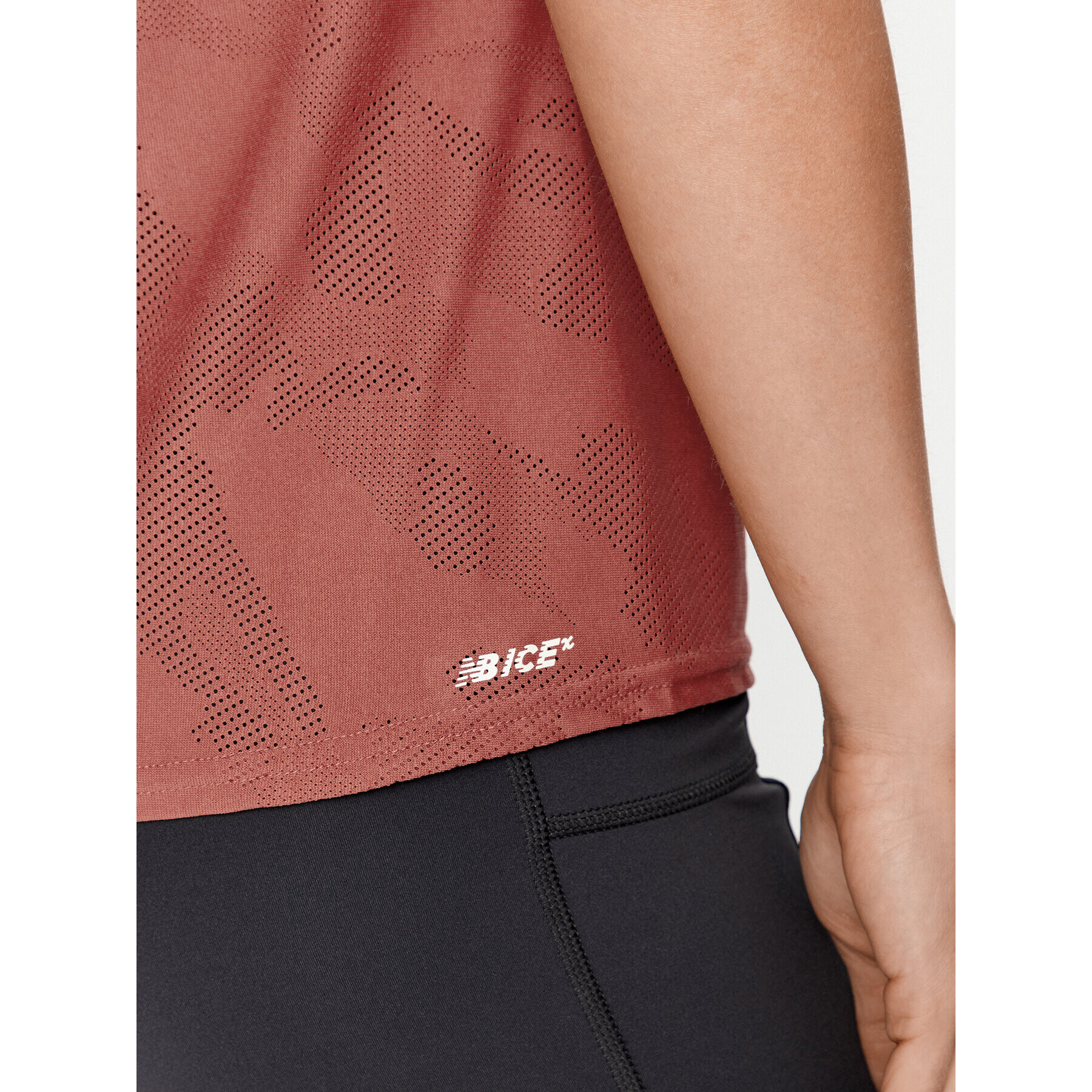 New Balance Top Q Speed Jacquard Tank WT33280 Rdeča Regular Fit - Pepit.si