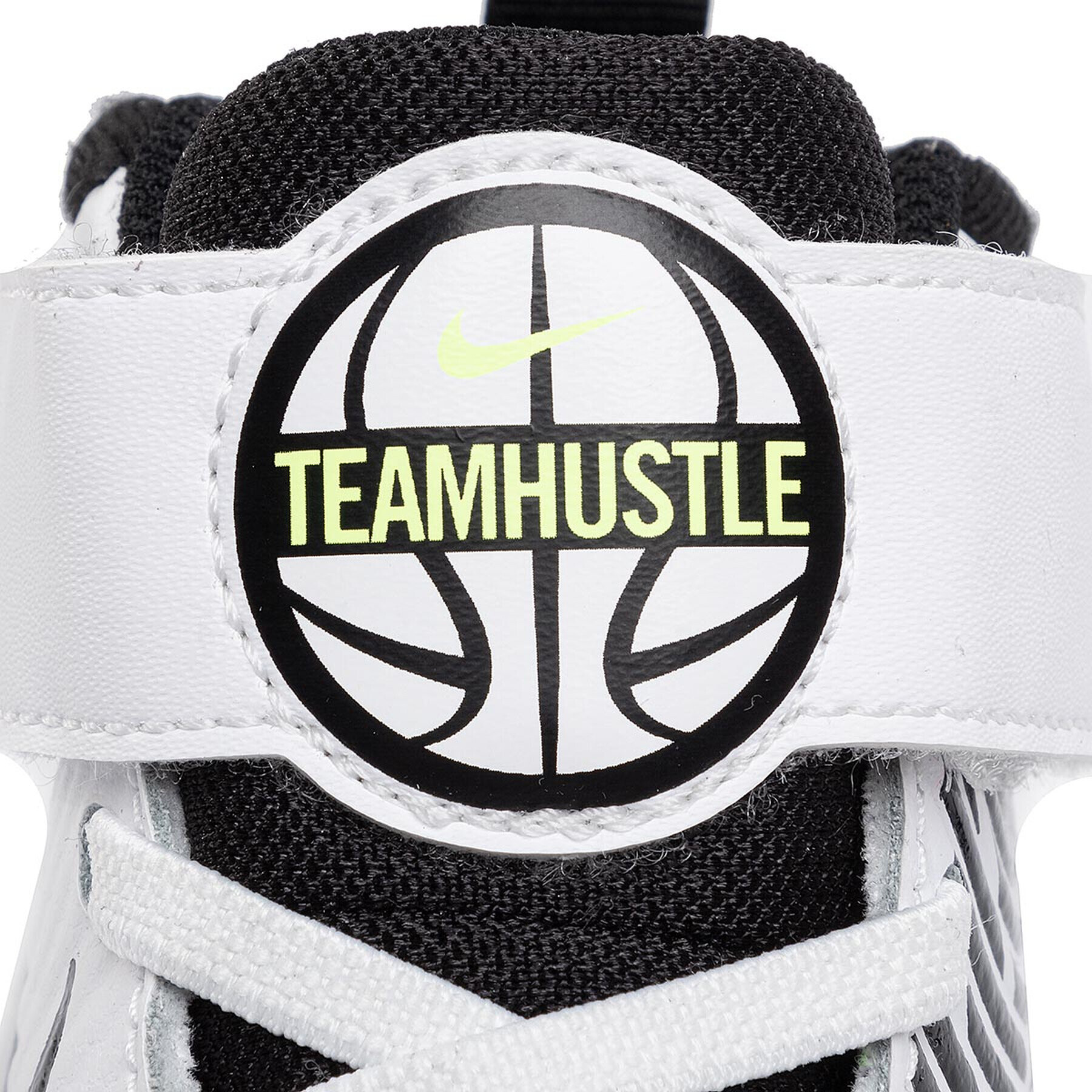 Nike Čevlji Team Hustle D 9 (PS) AQ4225 100 Bela - Pepit.si