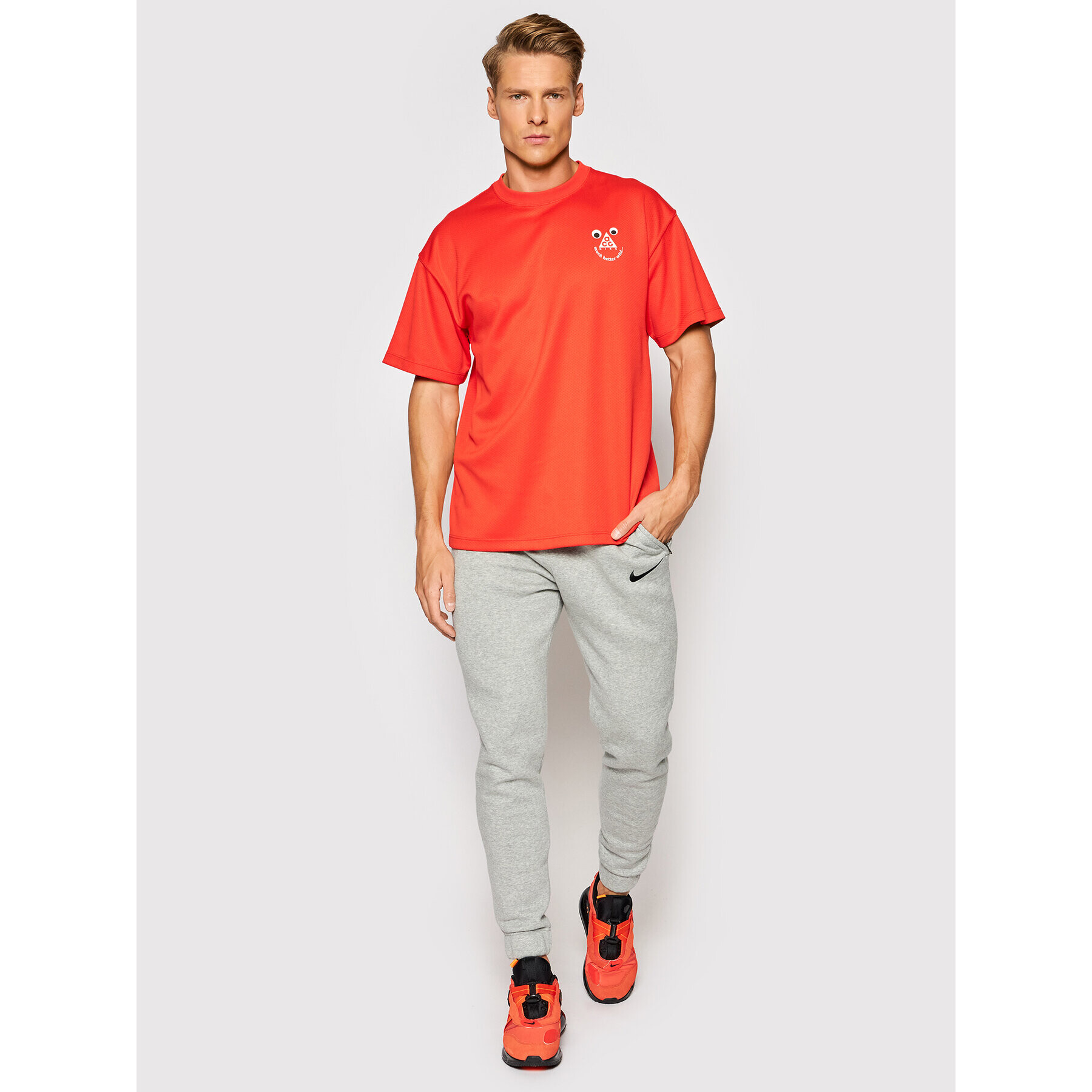 Nike Majica All Conditions Gear CU0098 Rdeča Regular Fit - Pepit.si