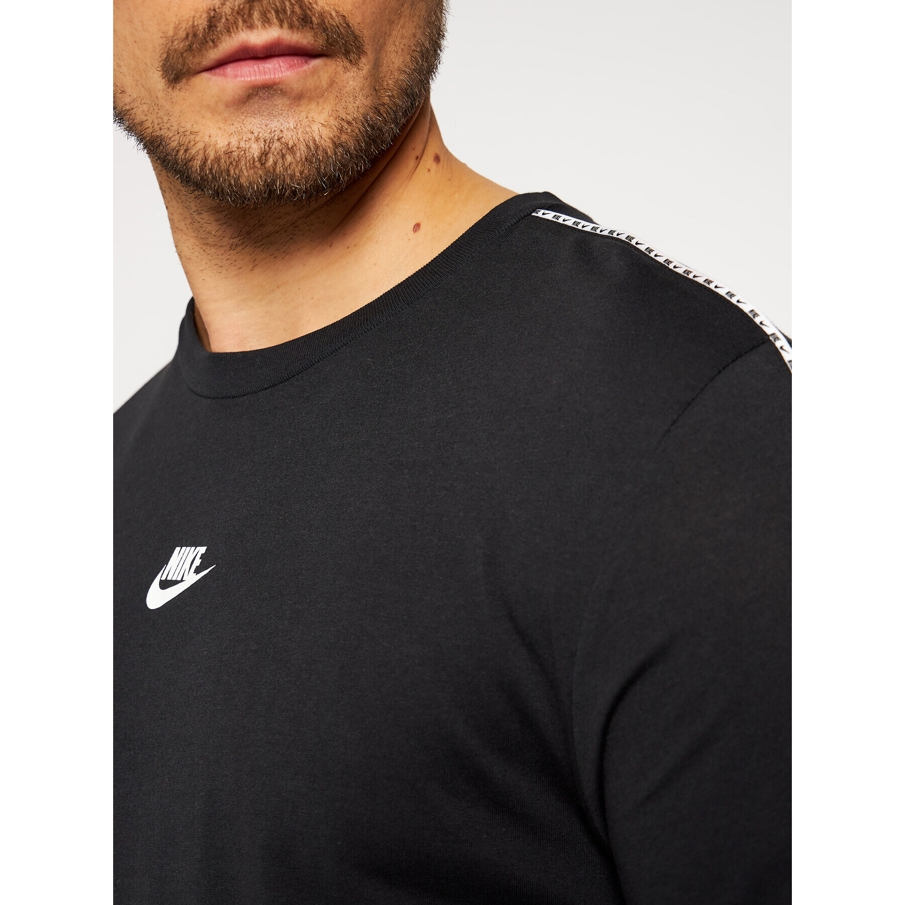 Nike Majica Repeat CZ7825 Črna Standard Fit - Pepit.si