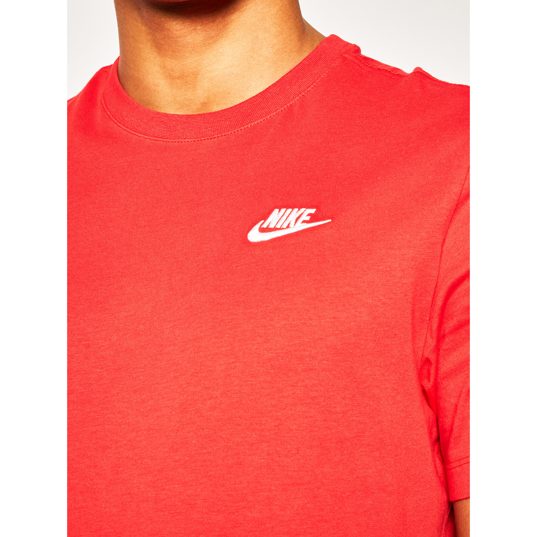 Nike Majica Sportswear Club AR4997 Rdeča Regular Fit - Pepit.si