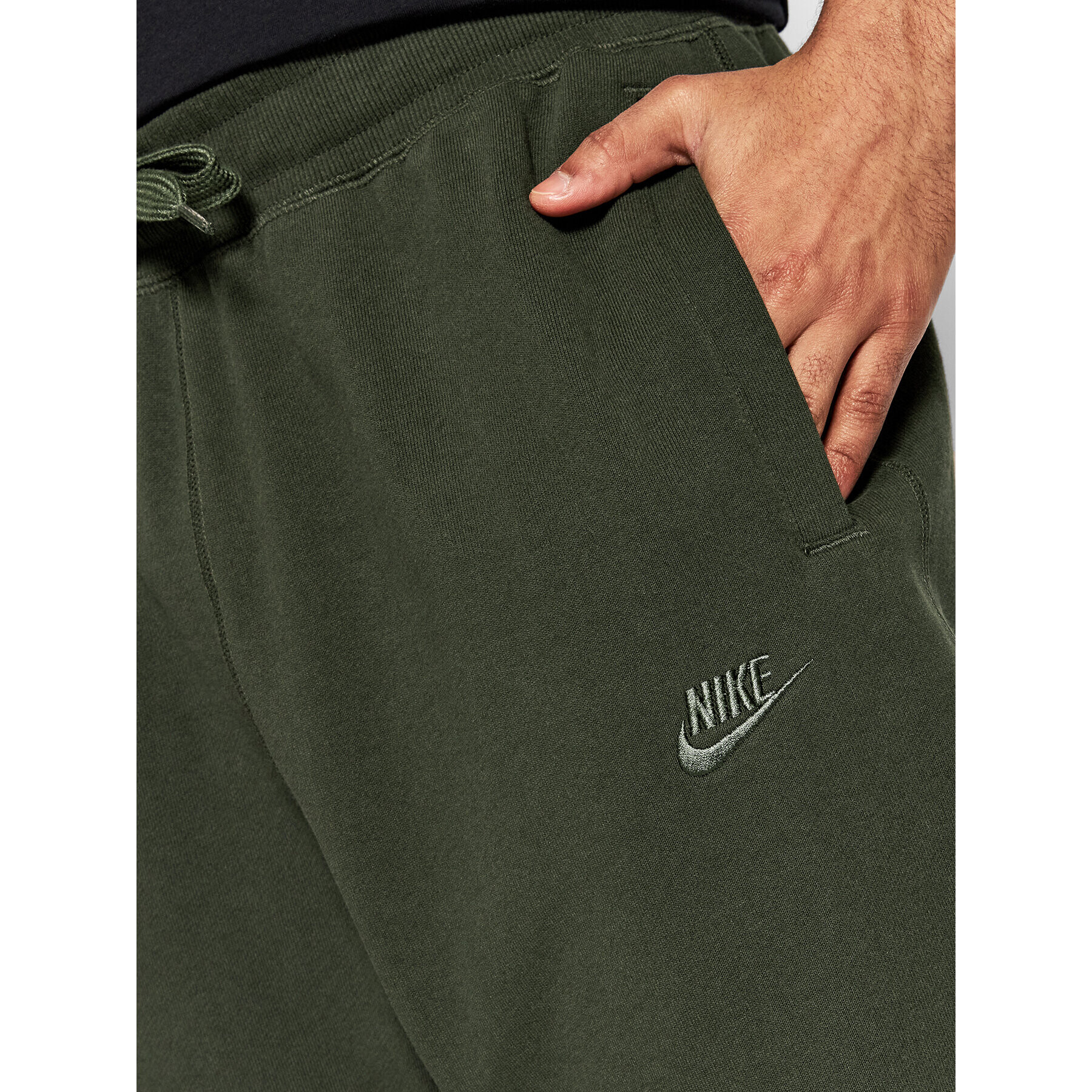 Nike Spodnji del trenirke Sportswear DA0019 Zelena Regular Fit - Pepit.si