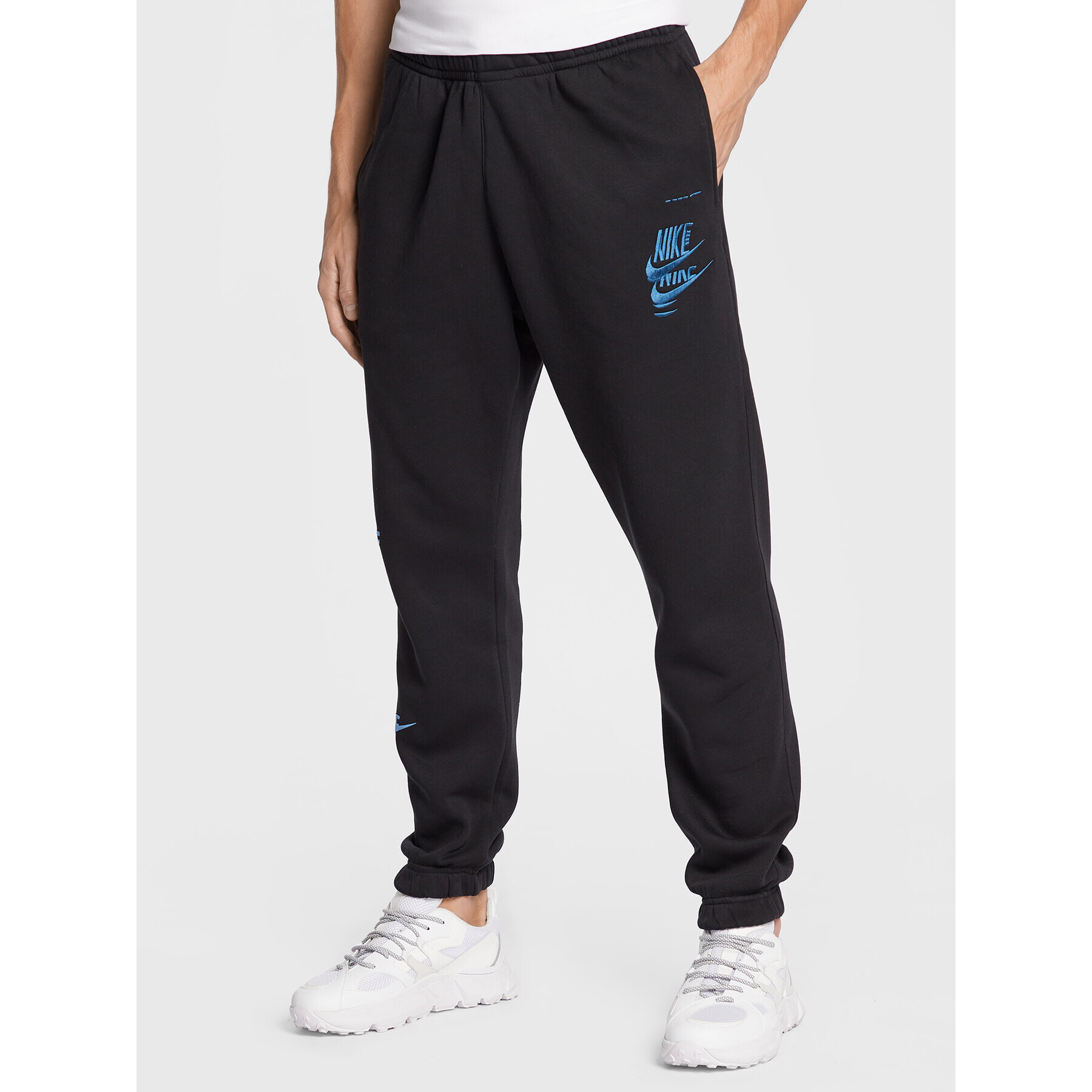 Nike Spodnji del trenirke Sportswear Sport Essentials+ DM6871 Črna Regular Fit - Pepit.si