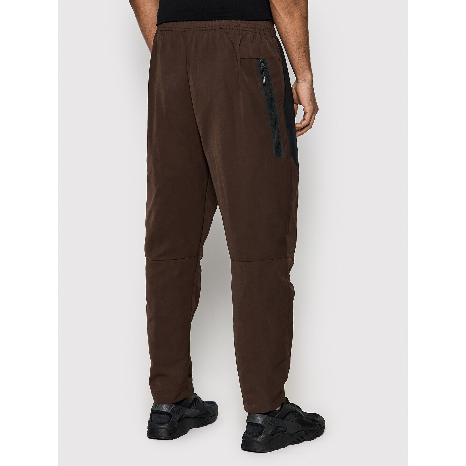 Nike Spodnji del trenirke Tech Essentials CU4487 Rjava Standard Fit - Pepit.si