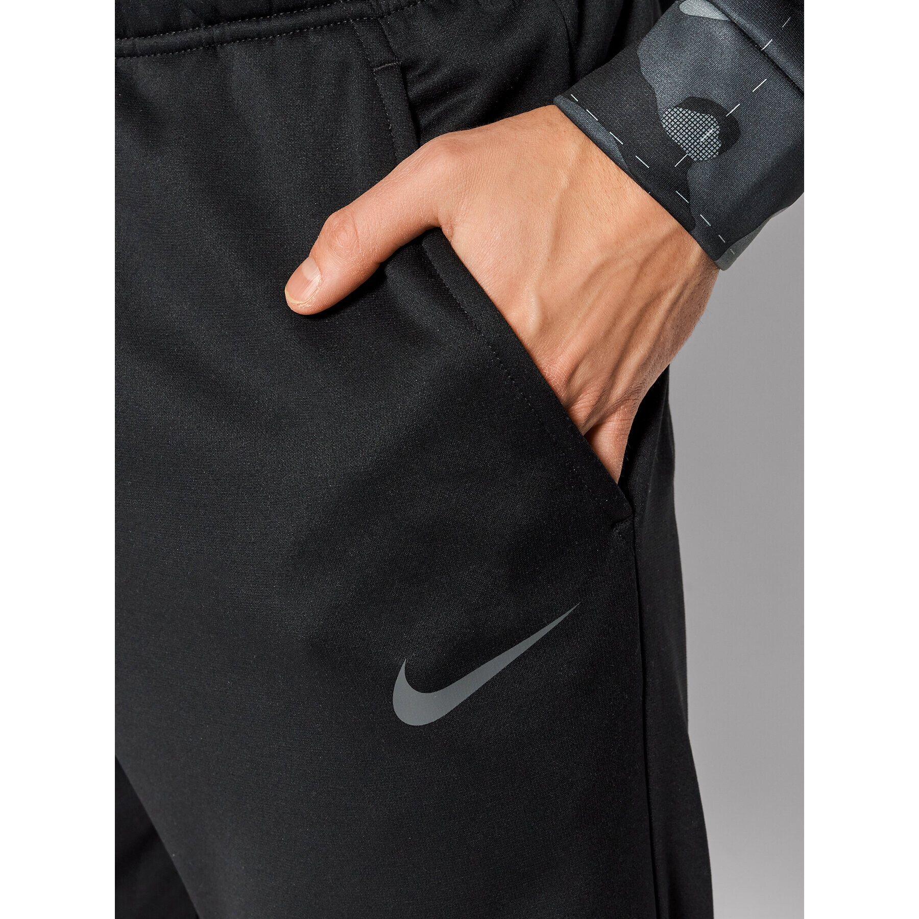 Nike Spodnji del trenirke Therma-Fit 932255 Črna Standard Fit - Pepit.si