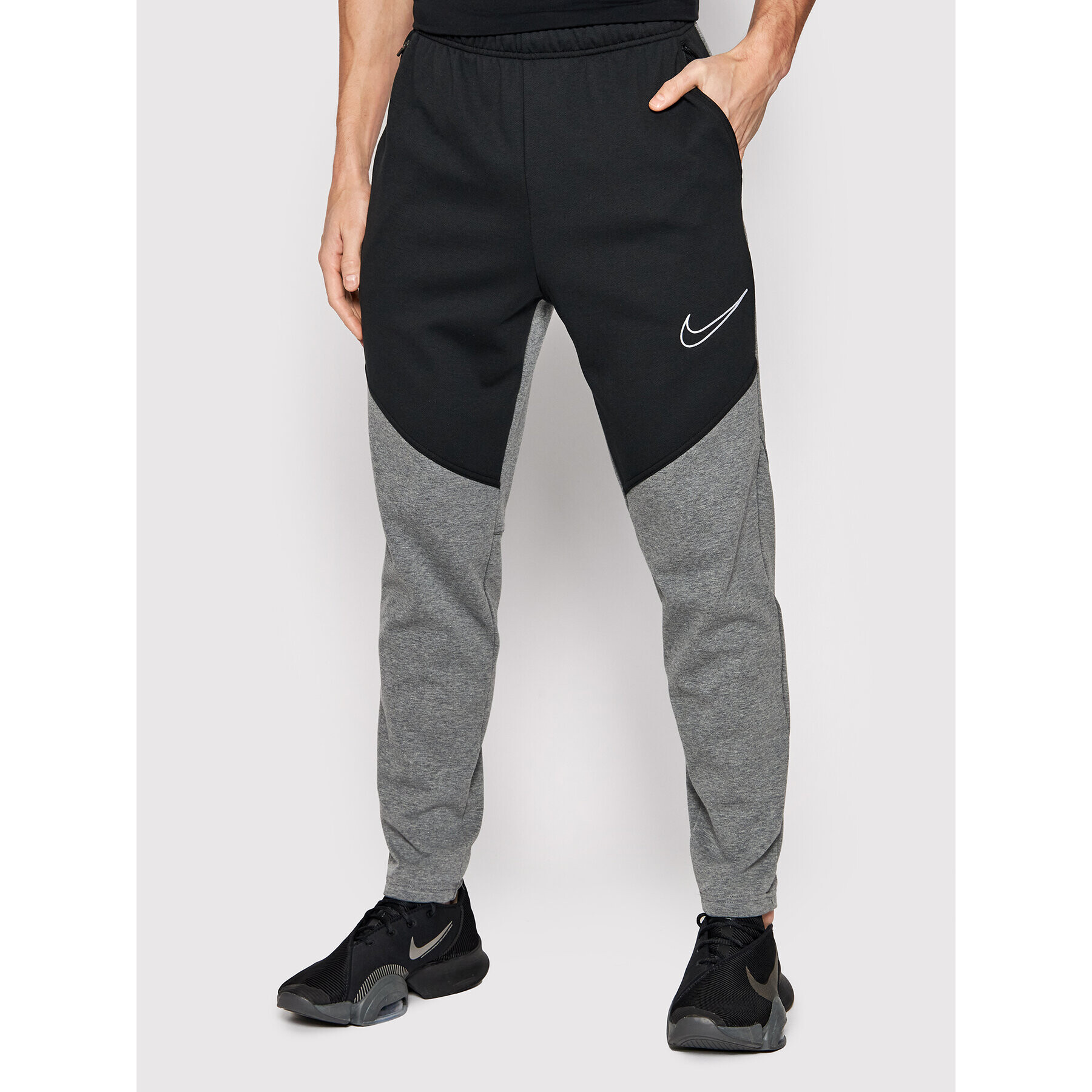 Nike Spodnji del trenirke Therma-Fit DD2108 Siva Standard Fit - Pepit.si