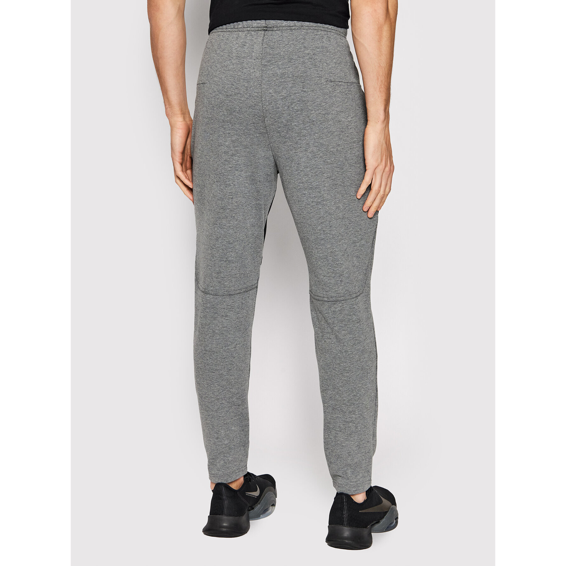 Nike Spodnji del trenirke Therma-Fit DD2108 Siva Standard Fit - Pepit.si