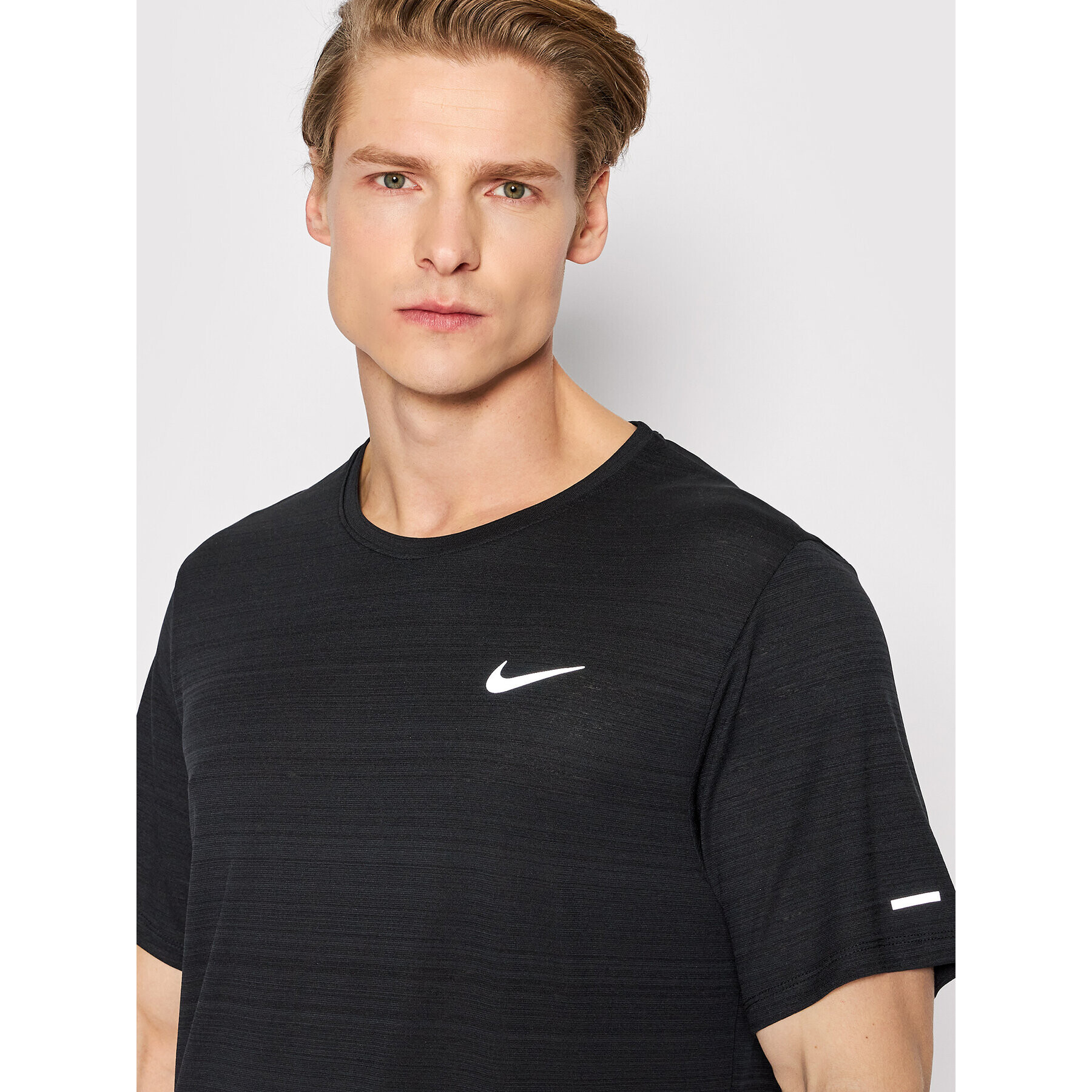 Nike Športna majica Dri-FIT Miler CU5992 Črna Regular Fit - Pepit.si