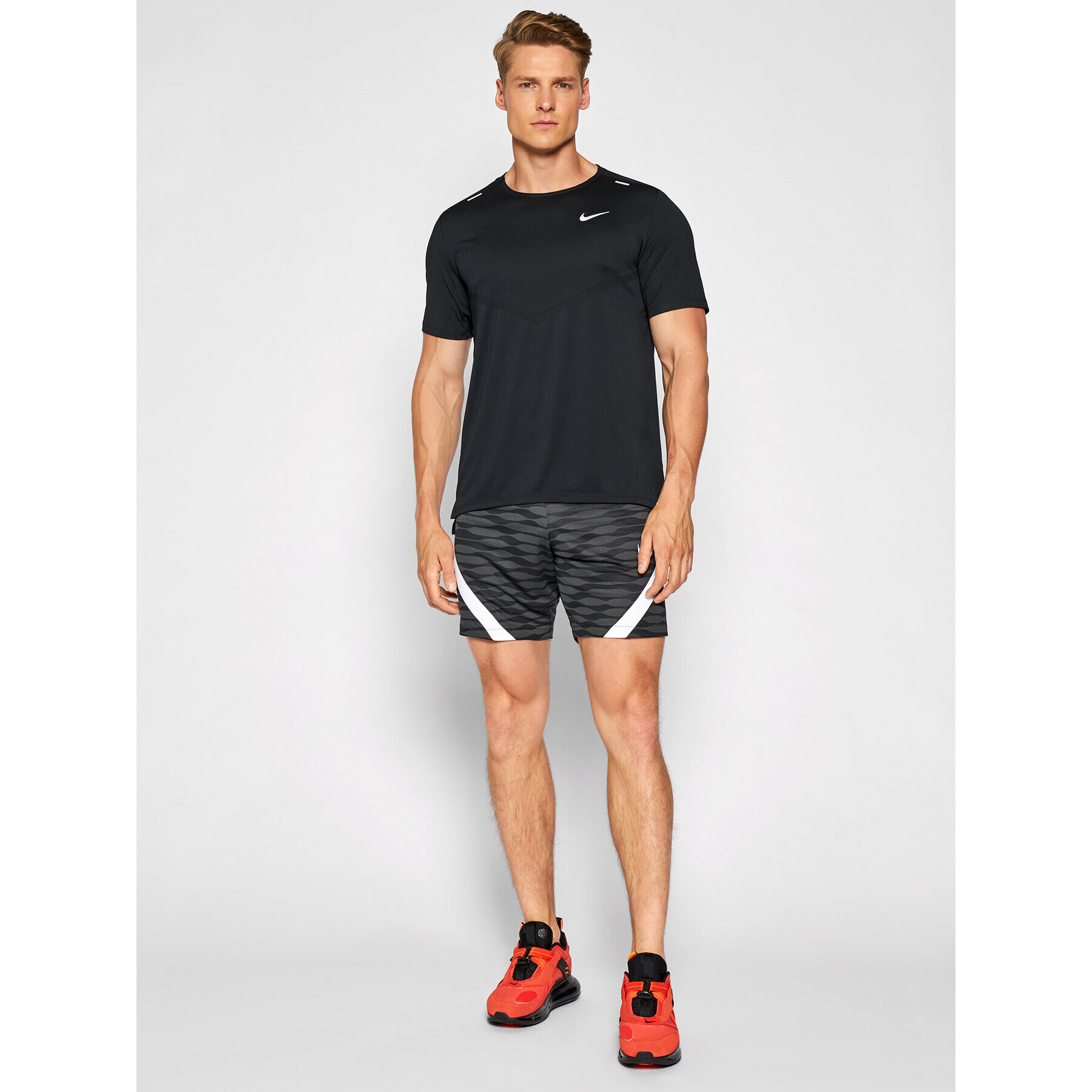 Nike Športna majica Dri-Fit Rise CZ9184 Črna Standard Fit - Pepit.si