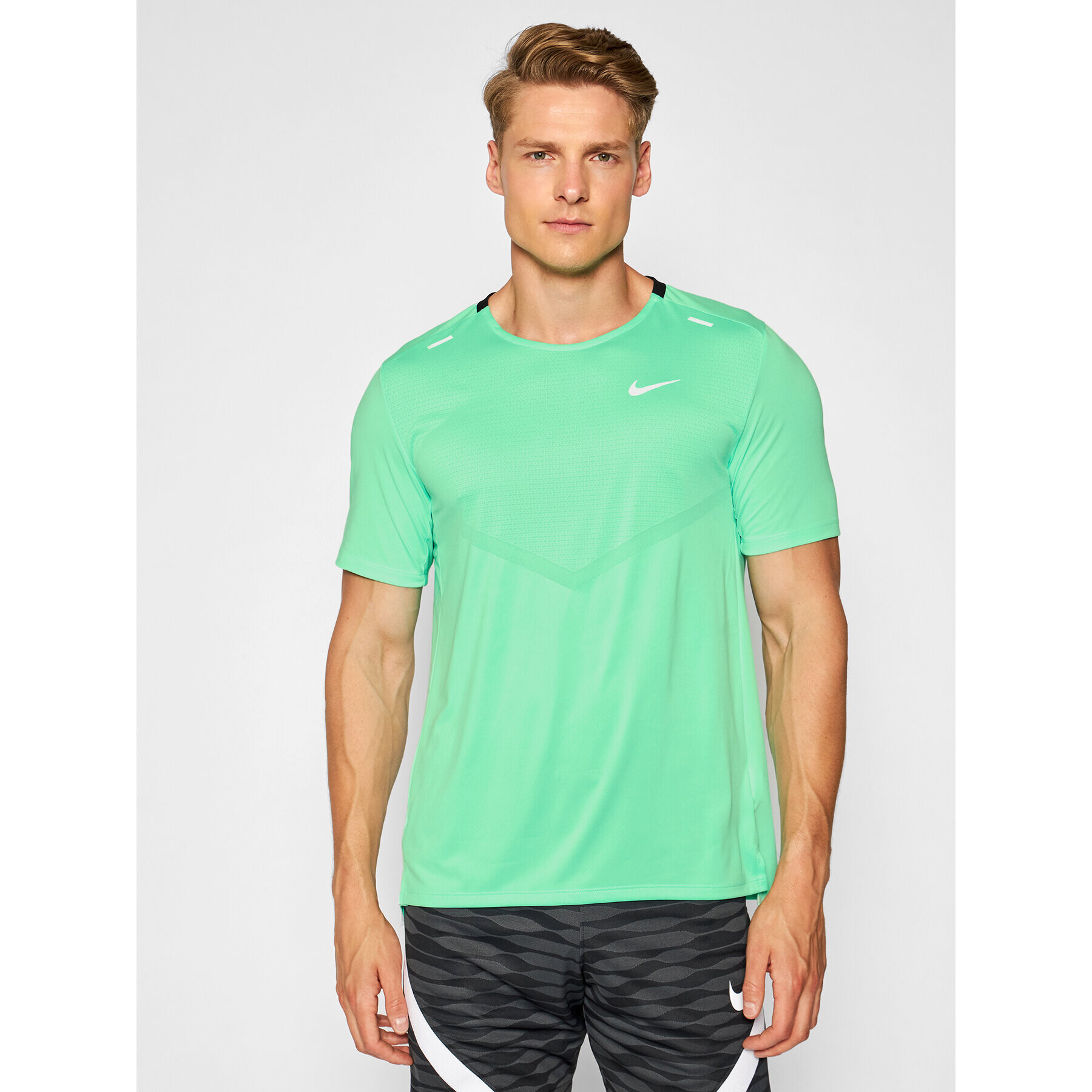 Nike Športna majica Dri-Fit Rise CZ9184 Zelena Standard Fit - Pepit.si