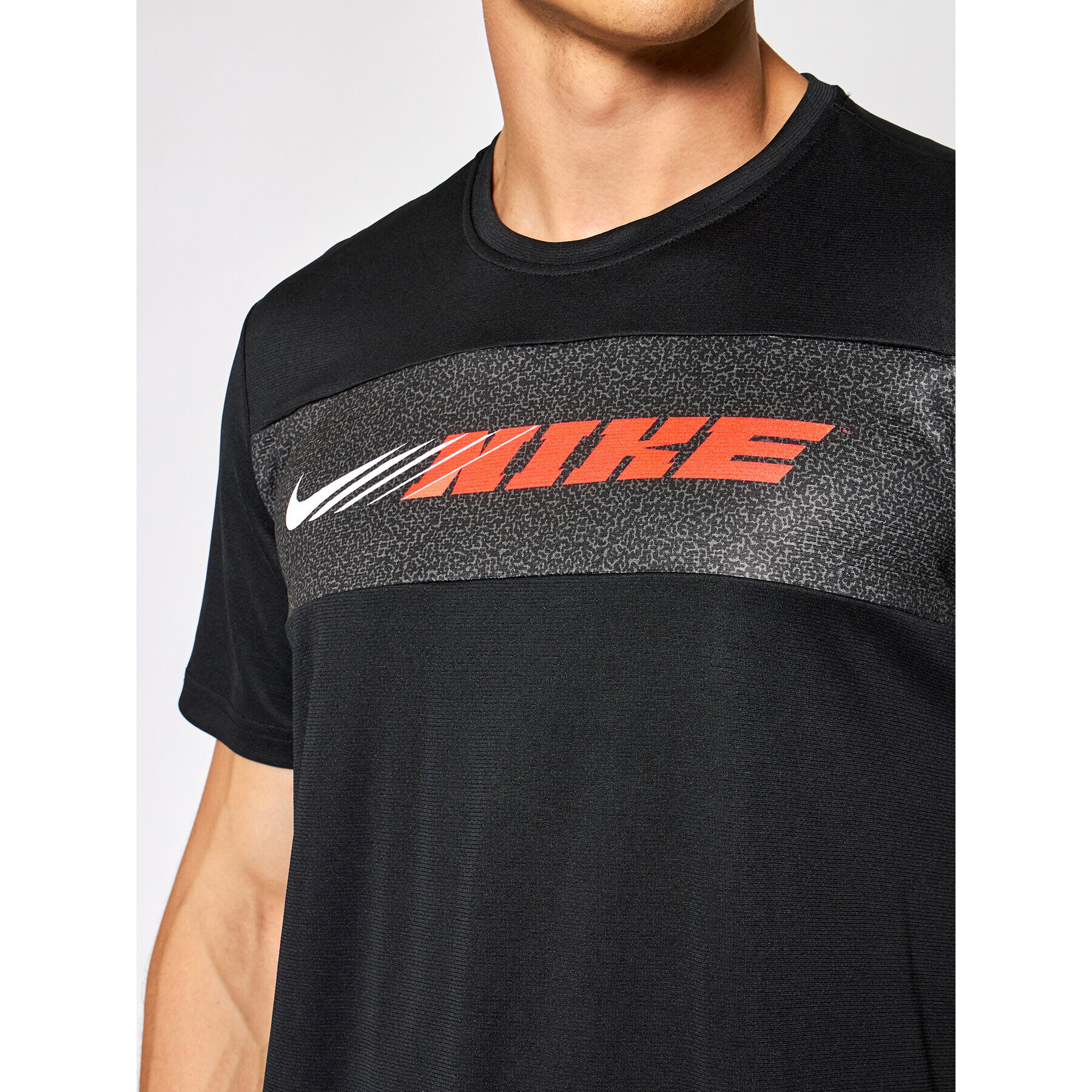 Nike Športna majica Dri-FIT Superset CZ1496 Črna Standard Fit - Pepit.si