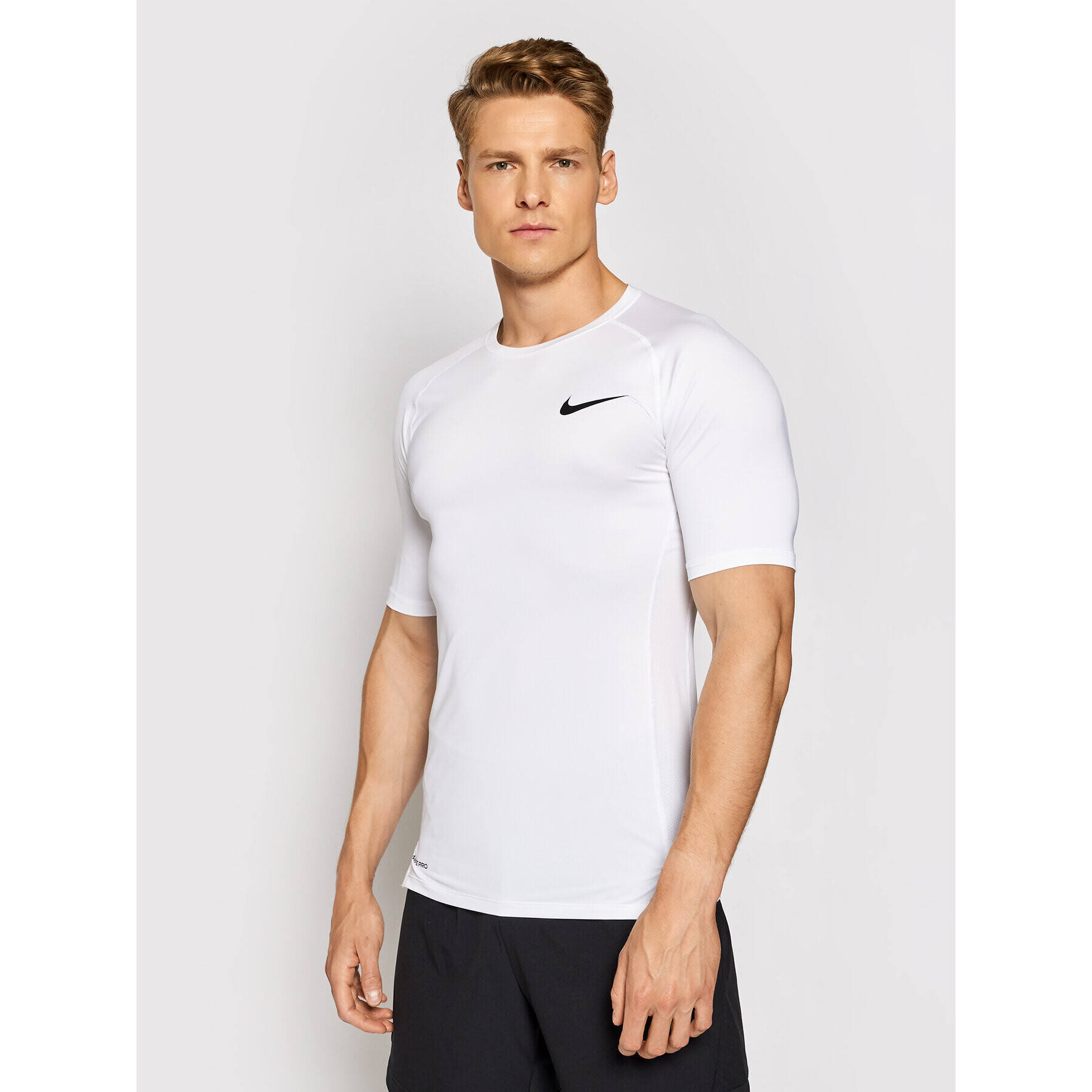 Nike Športna majica Pro BV5631 Bela Tight Fit - Pepit.si