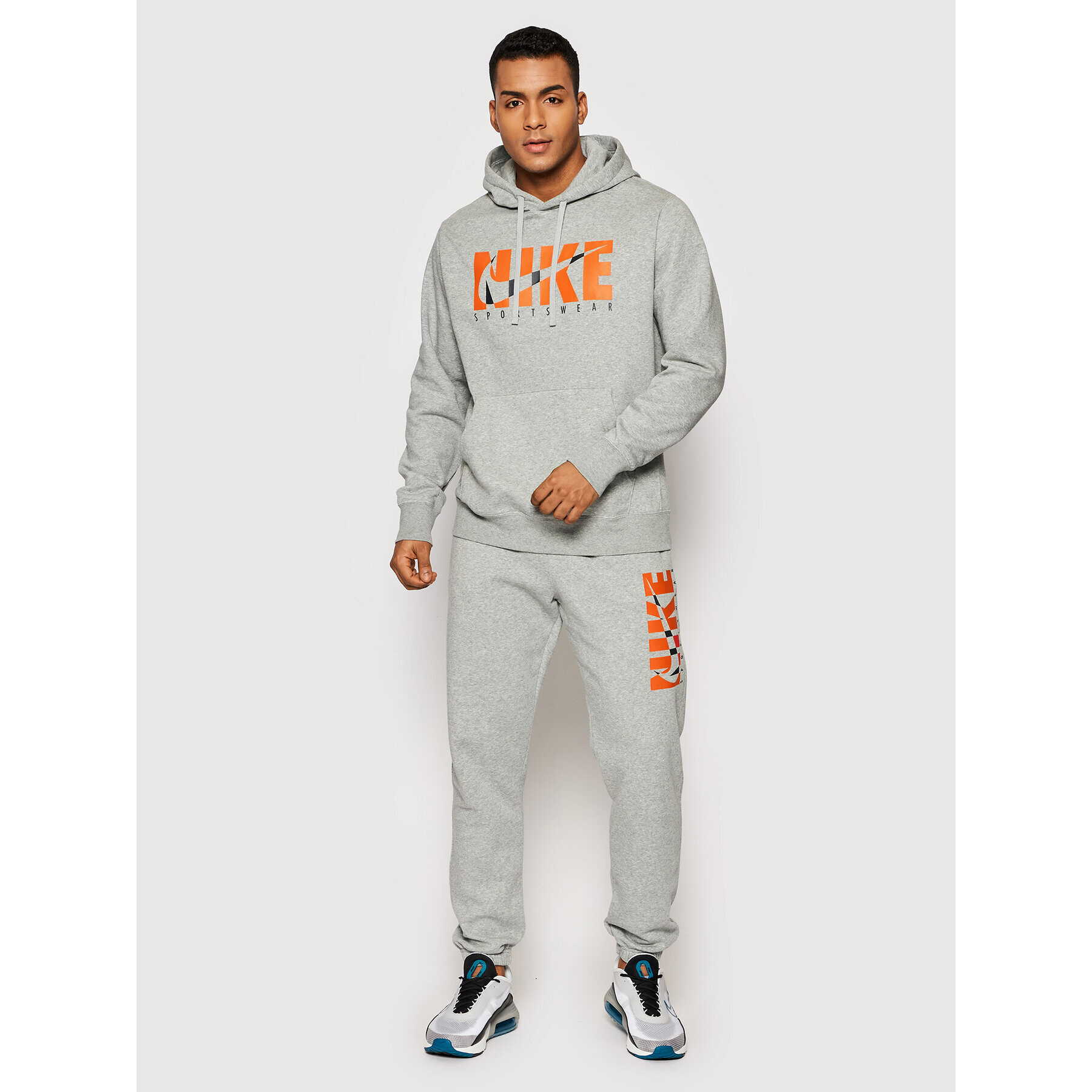 Nike Trenirka Sportswear Graphic DD5242 Siva Regular Fit - Pepit.si