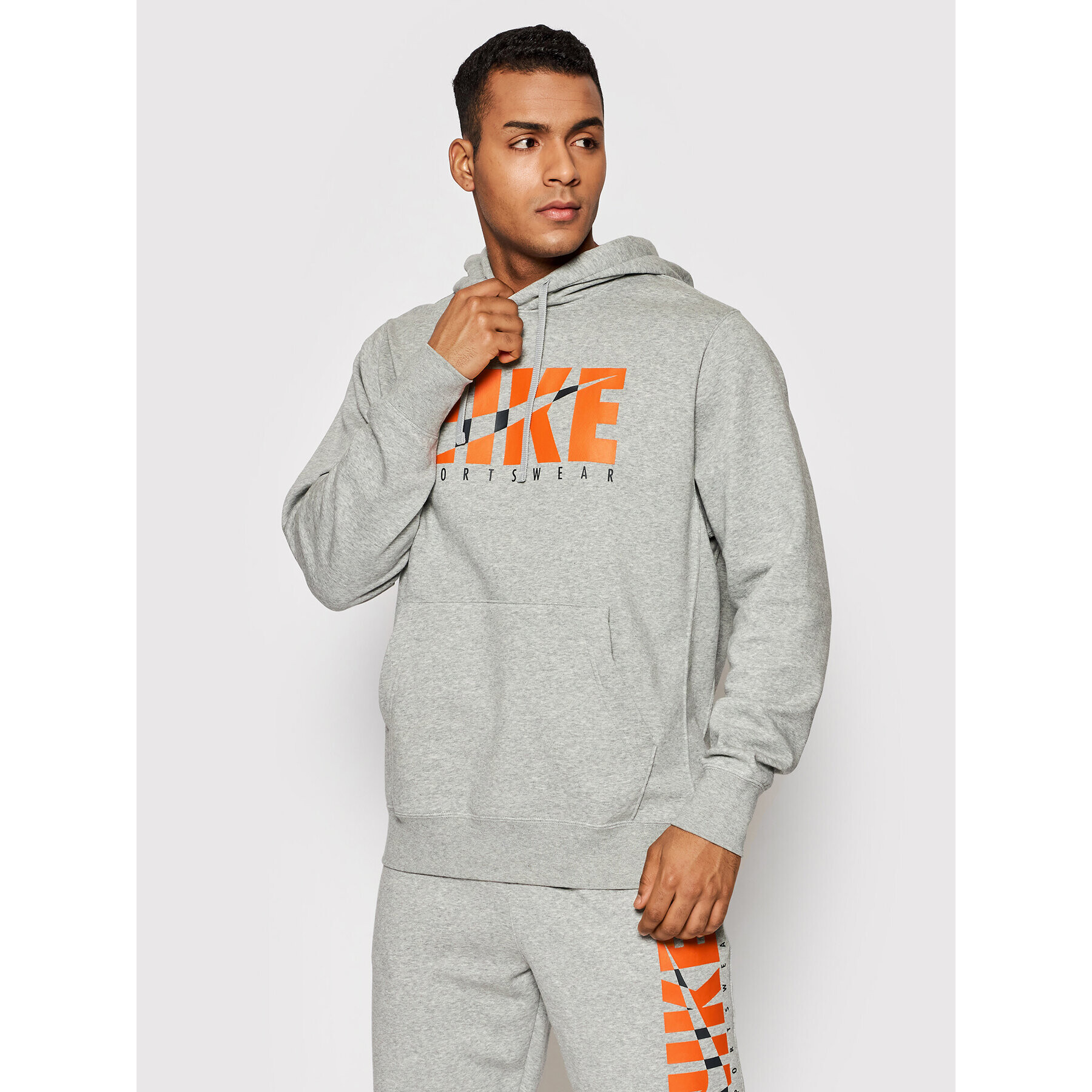 Nike Trenirka Sportswear Graphic DD5242 Siva Regular Fit - Pepit.si