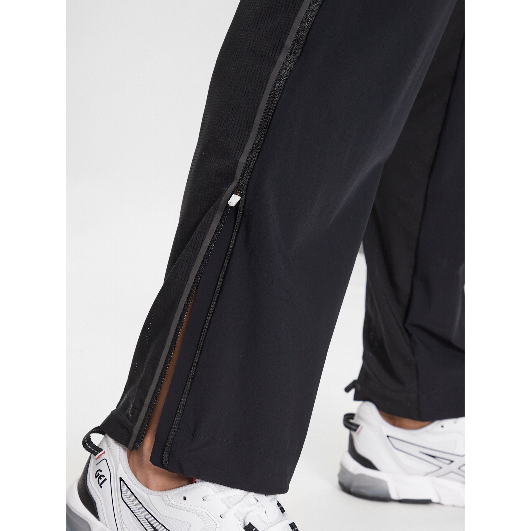 On Spodnji del trenirke Track Pants M 16600335 Črna Athletic Fit - Pepit.si