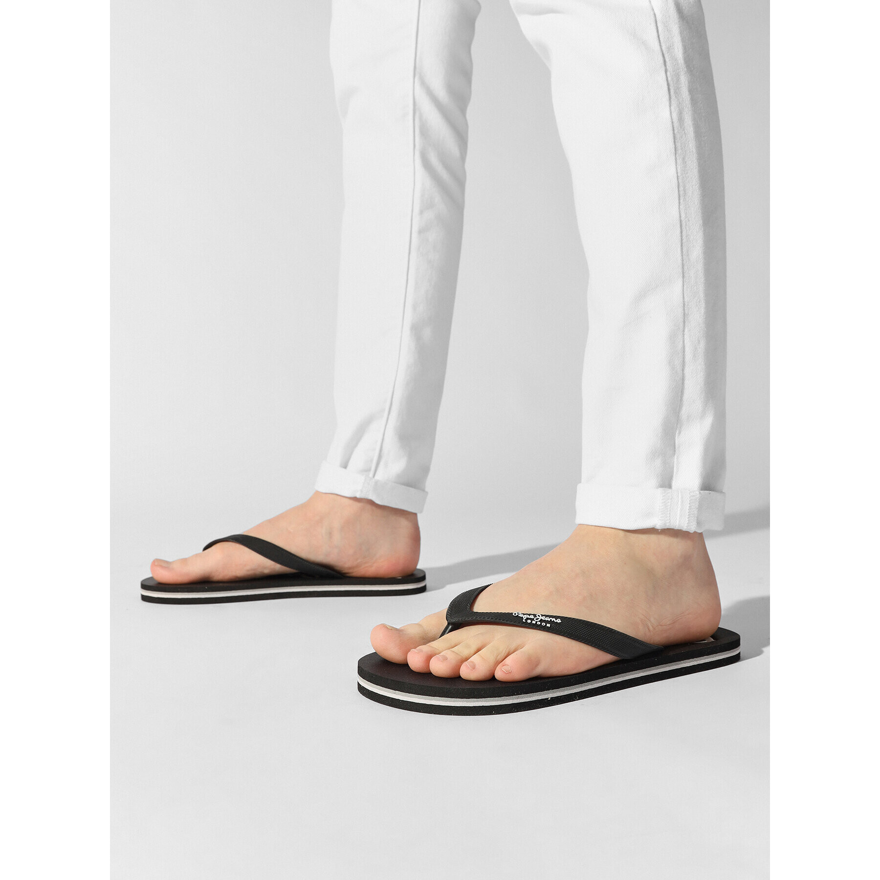 Pepe Jeans Japonke Bay Beach Basic M PMS70128 Črna - Pepit.si