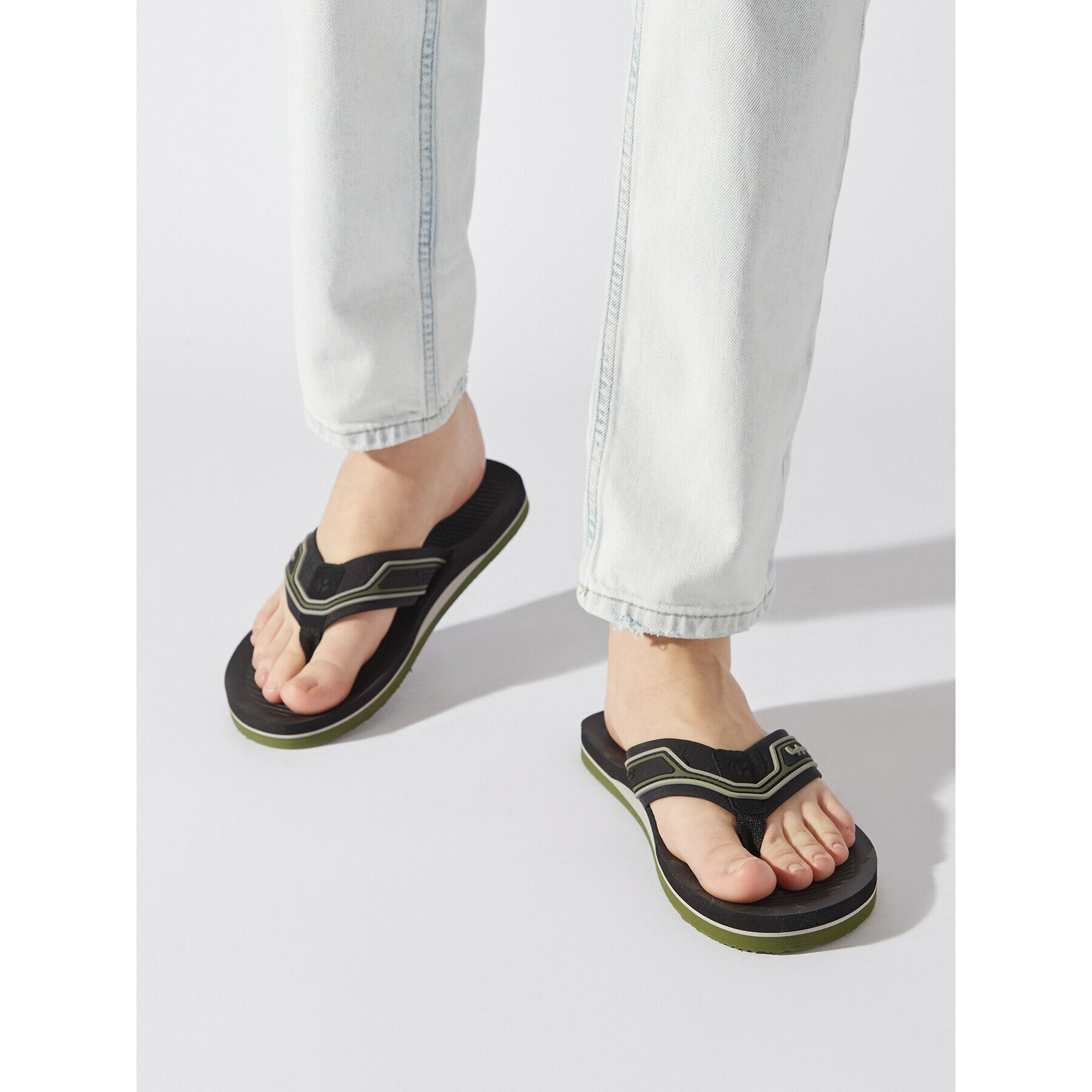 Pepe Jeans Japonke South Beach 2.0 PMS70126 Črna - Pepit.si