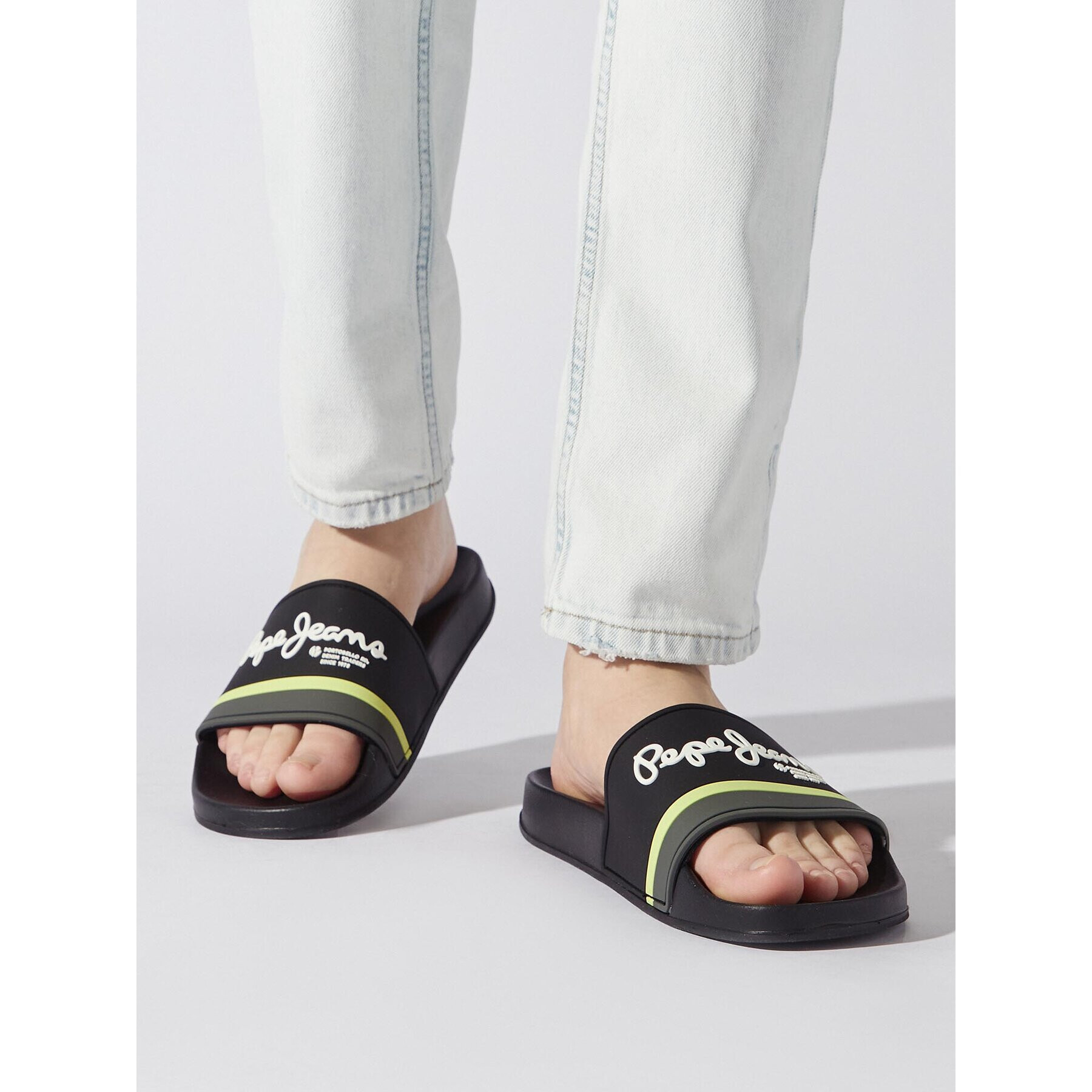 Pepe Jeans Natikači Slider Portobello PMS70123 Črna - Pepit.si