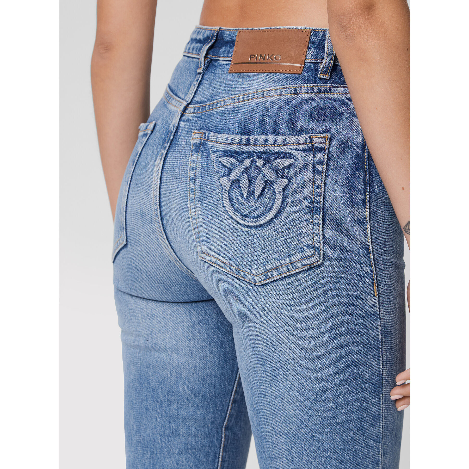 Pinko Jeans hlače Sissyzip 1J110N A0C4 Modra Slim Fit - Pepit.si