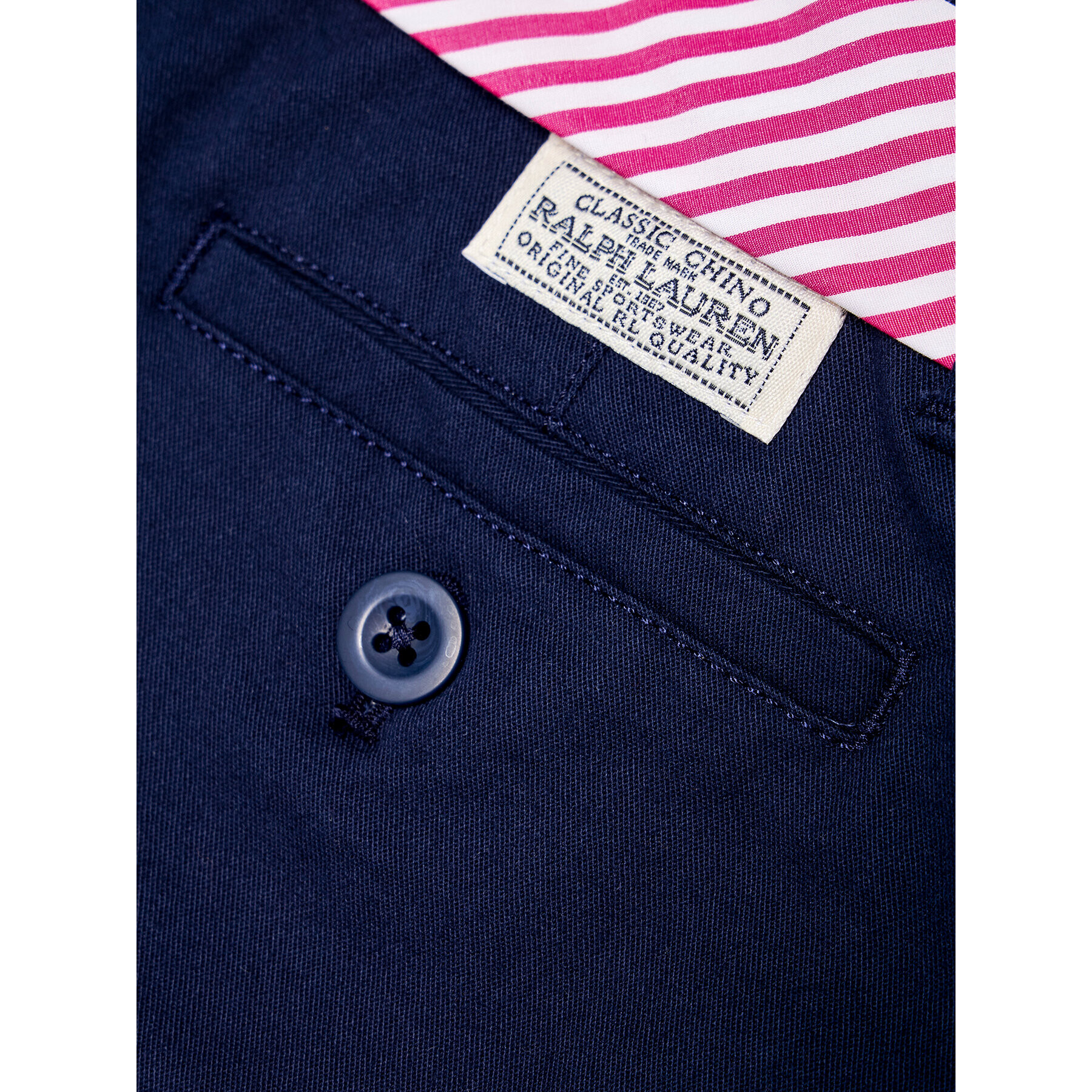 Polo Ralph Lauren Kratke hlače iz tkanine Solid Chino 313834890001 Mornarsko modra Regular Fit - Pepit.si