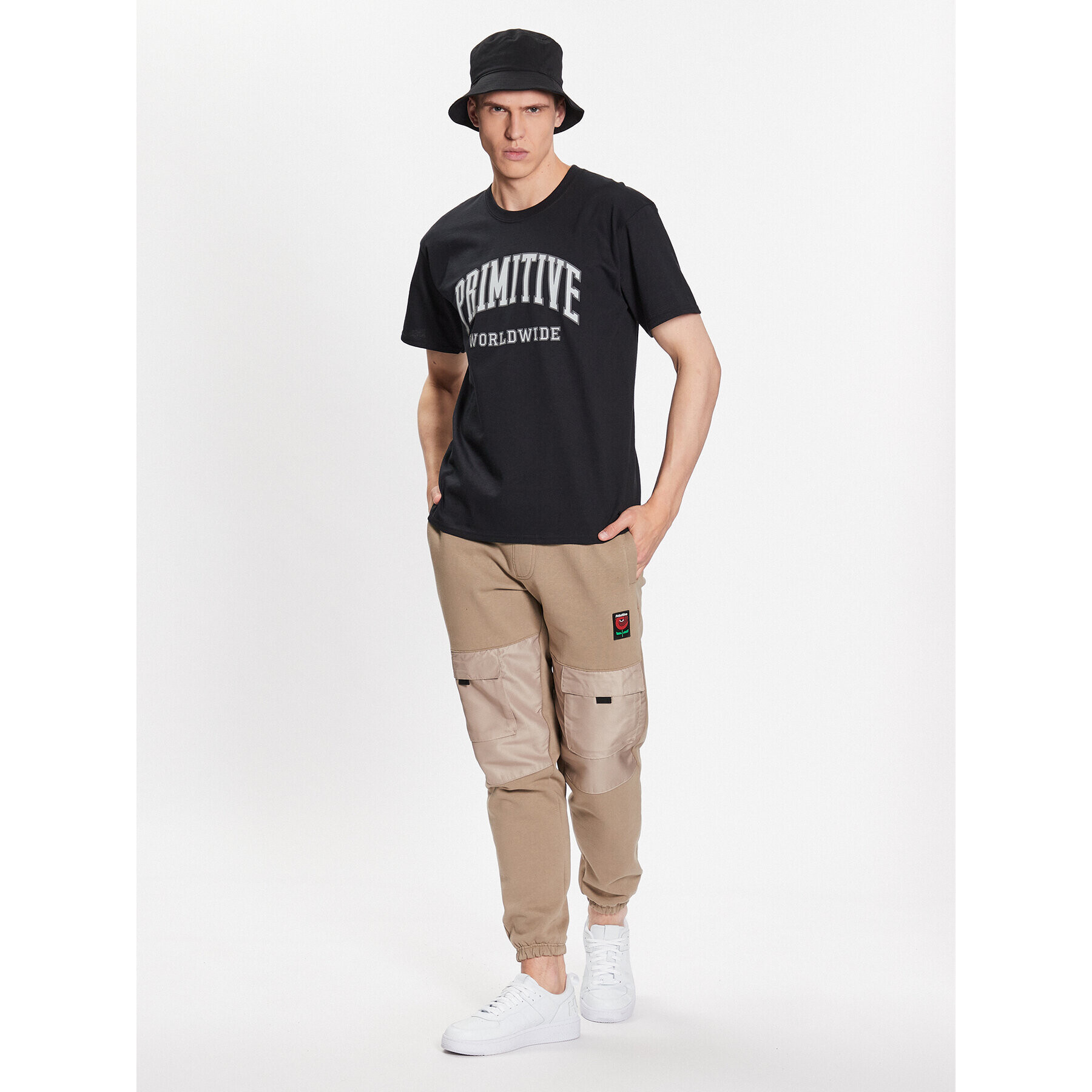 Primitive Majica Collegiate Worldwide PAPSP2312 Črna Regular Fit - Pepit.si