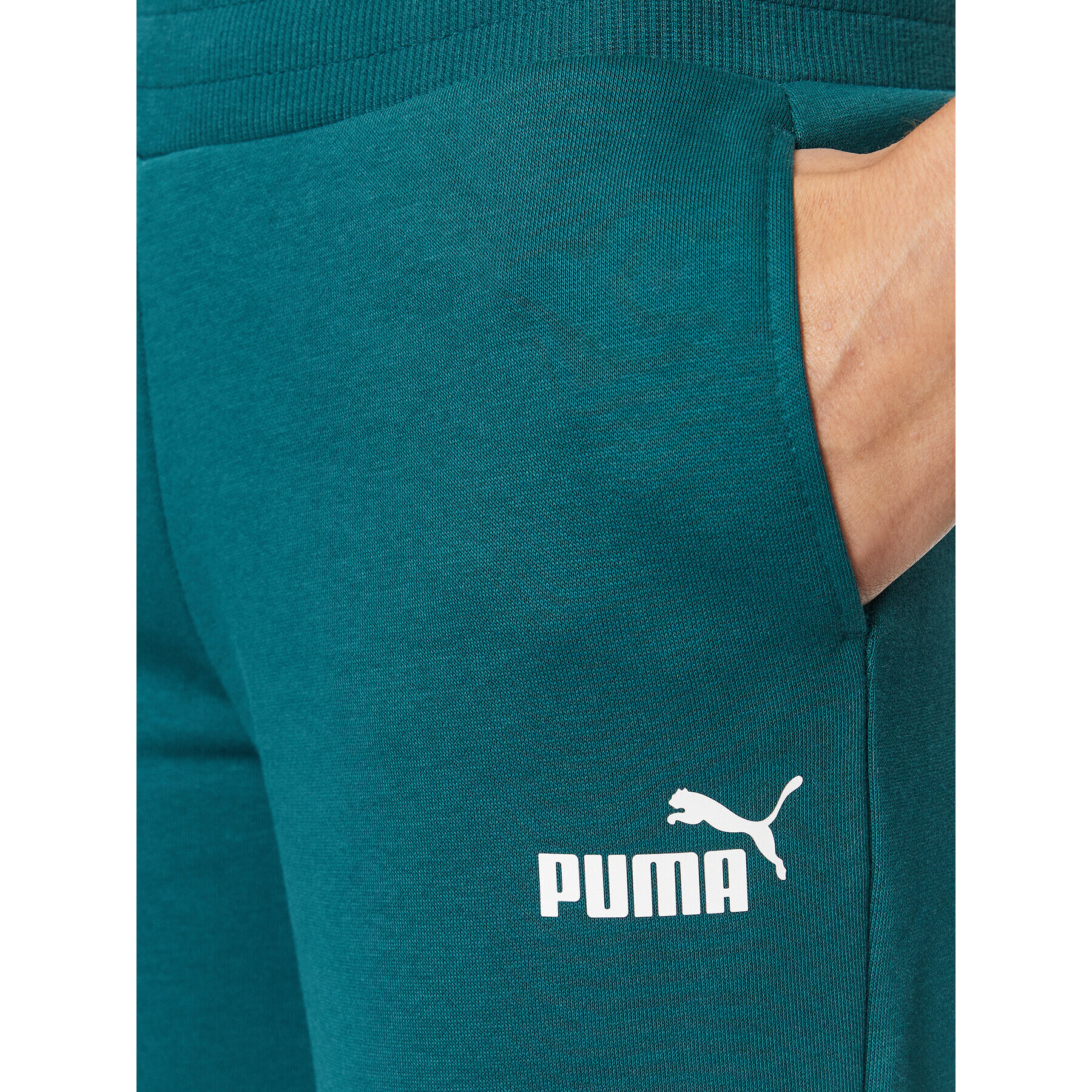 Puma Spodnji del trenirke Ess+ 676093 Zelena Regular Fit - Pepit.si