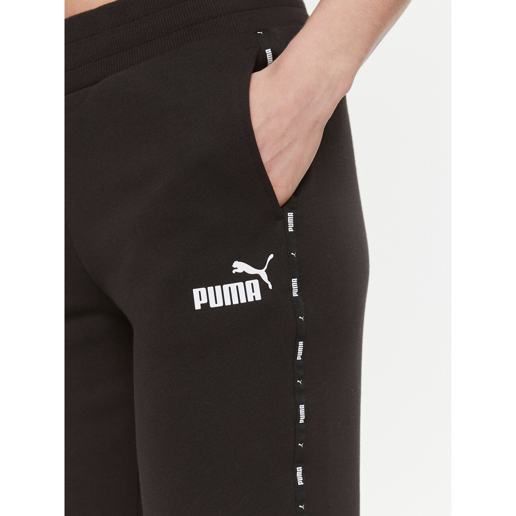 Puma Spodnji del trenirke Ess Tape 675999 Črna Regular Fit - Pepit.si