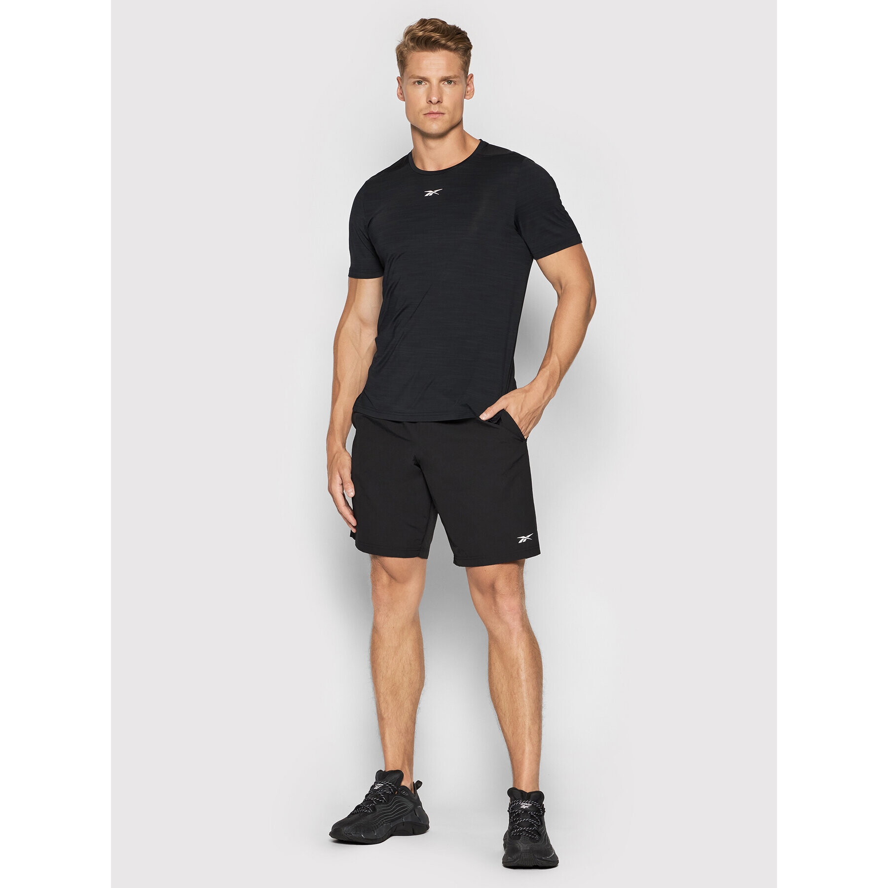 Reebok Športna majica Tech Style Activchill Move GT5726 Črna Slim Fit - Pepit.si