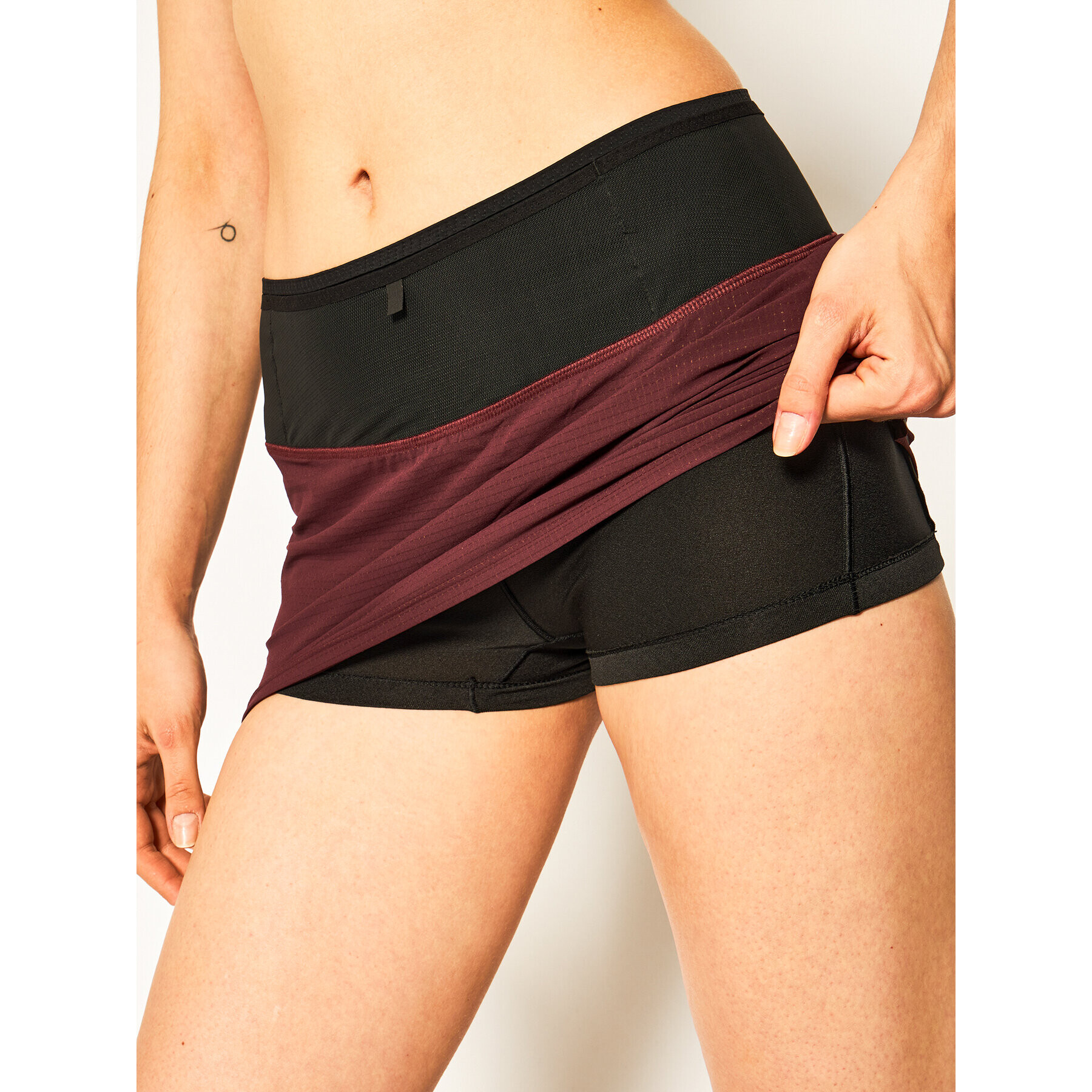 Salomon Prešito krilo Sense Skort LC1280700 Bordo rdeča Regular Fit - Pepit.si