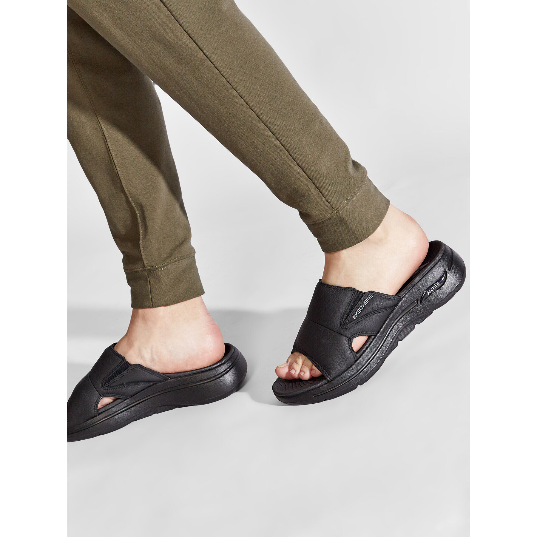 Skechers Natikači Go Walk Arch Fit Sandal 229023/BBK Črna - Pepit.si