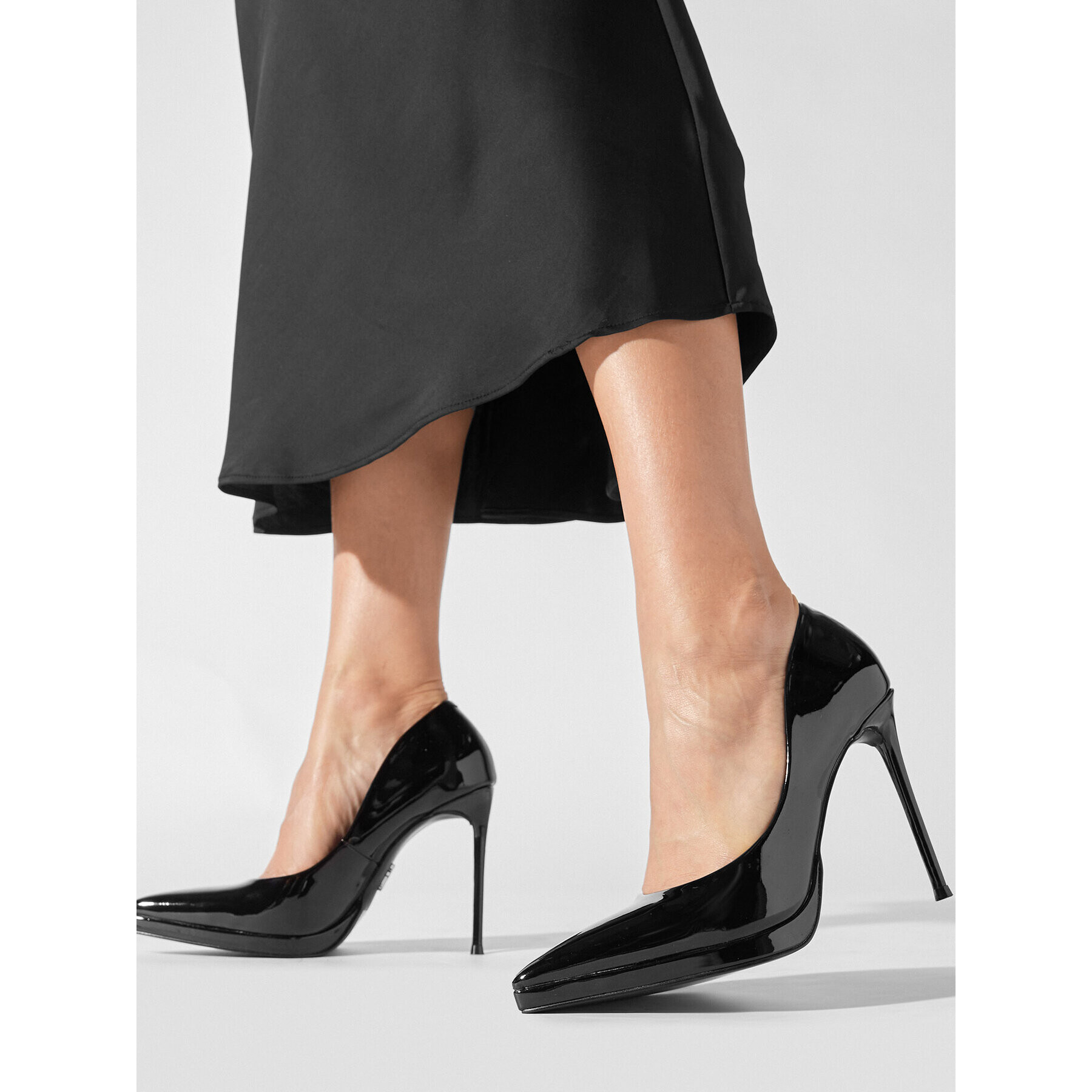 Steve Madden Čevlji z visoko peto Klassy Pump SM11002464 SM11002464-018 Črna - Pepit.si