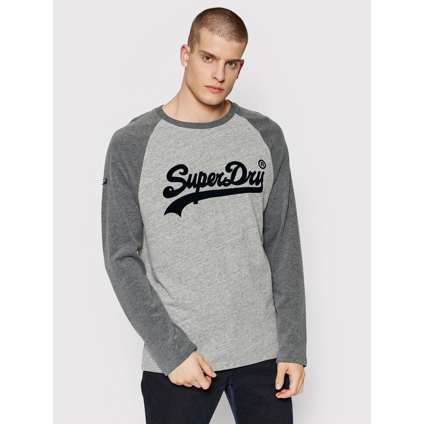 Superdry Majica z dolgimi rokavi Raglan M6010608A Siva Regular Fit - Pepit.si