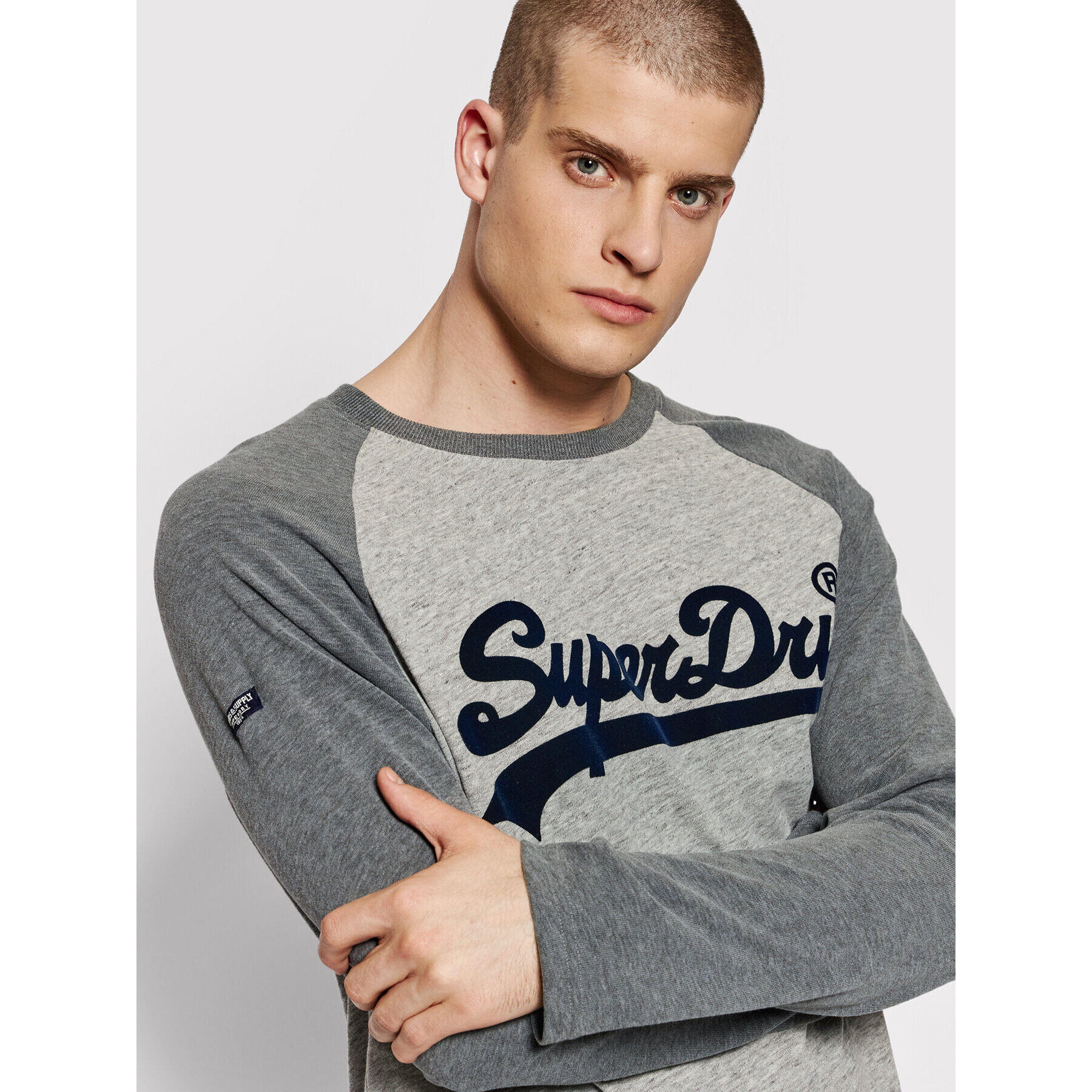 Superdry Majica z dolgimi rokavi Raglan M6010608A Siva Regular Fit - Pepit.si