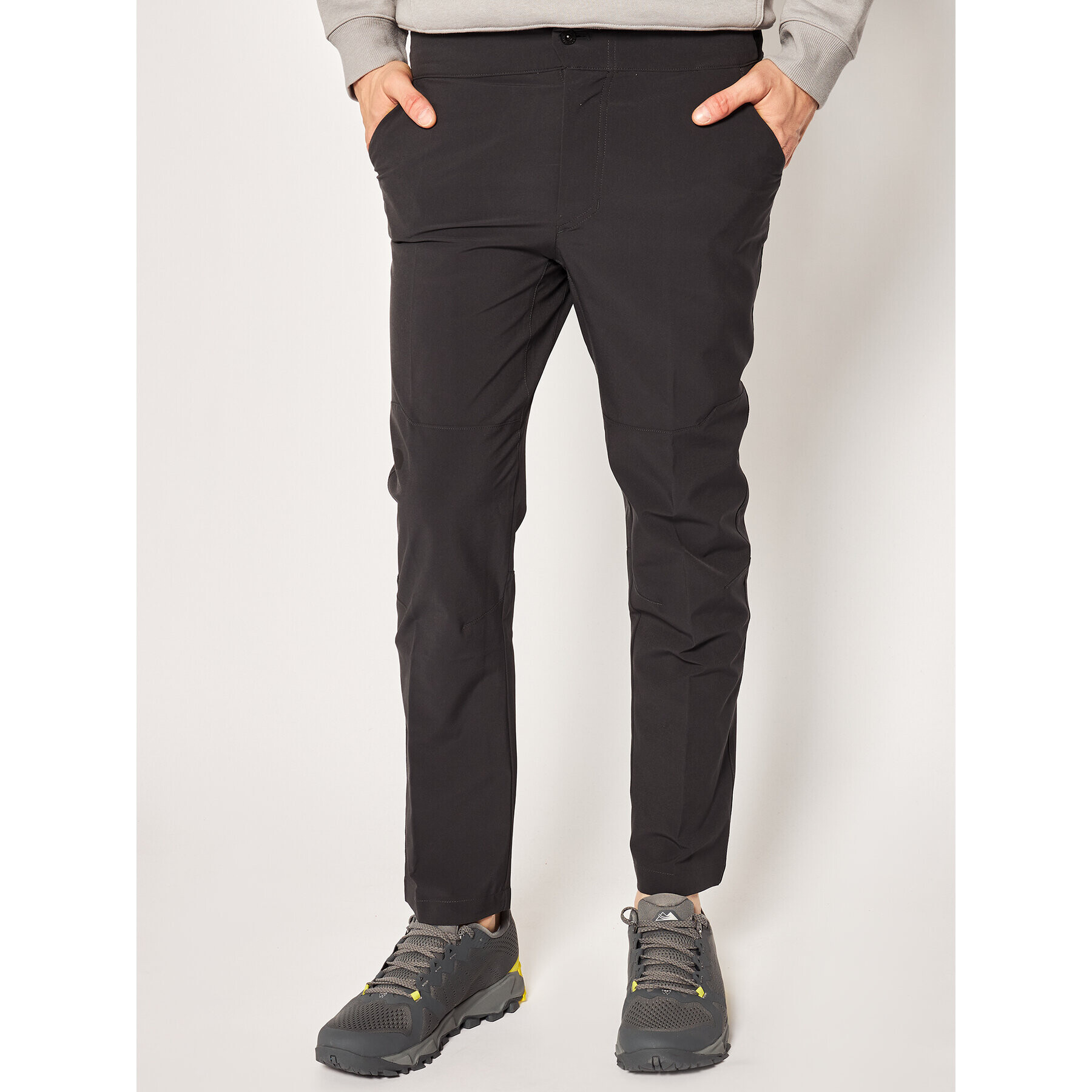 The North Face Pohodne hlače Paramount Active NF0A3SO9 Črna Slim Fit - Pepit.si