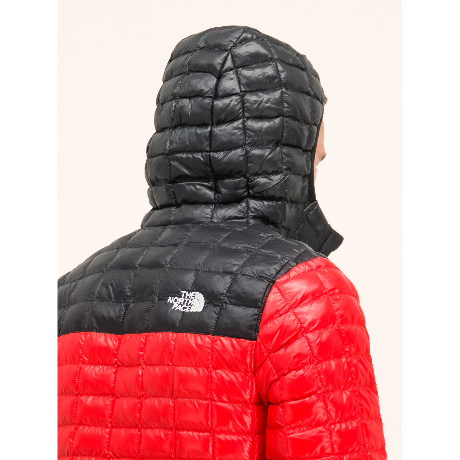 The North Face Puhovka Thermoball Eco NF0A3Y3M Rdeča Slim Fit - Pepit.si