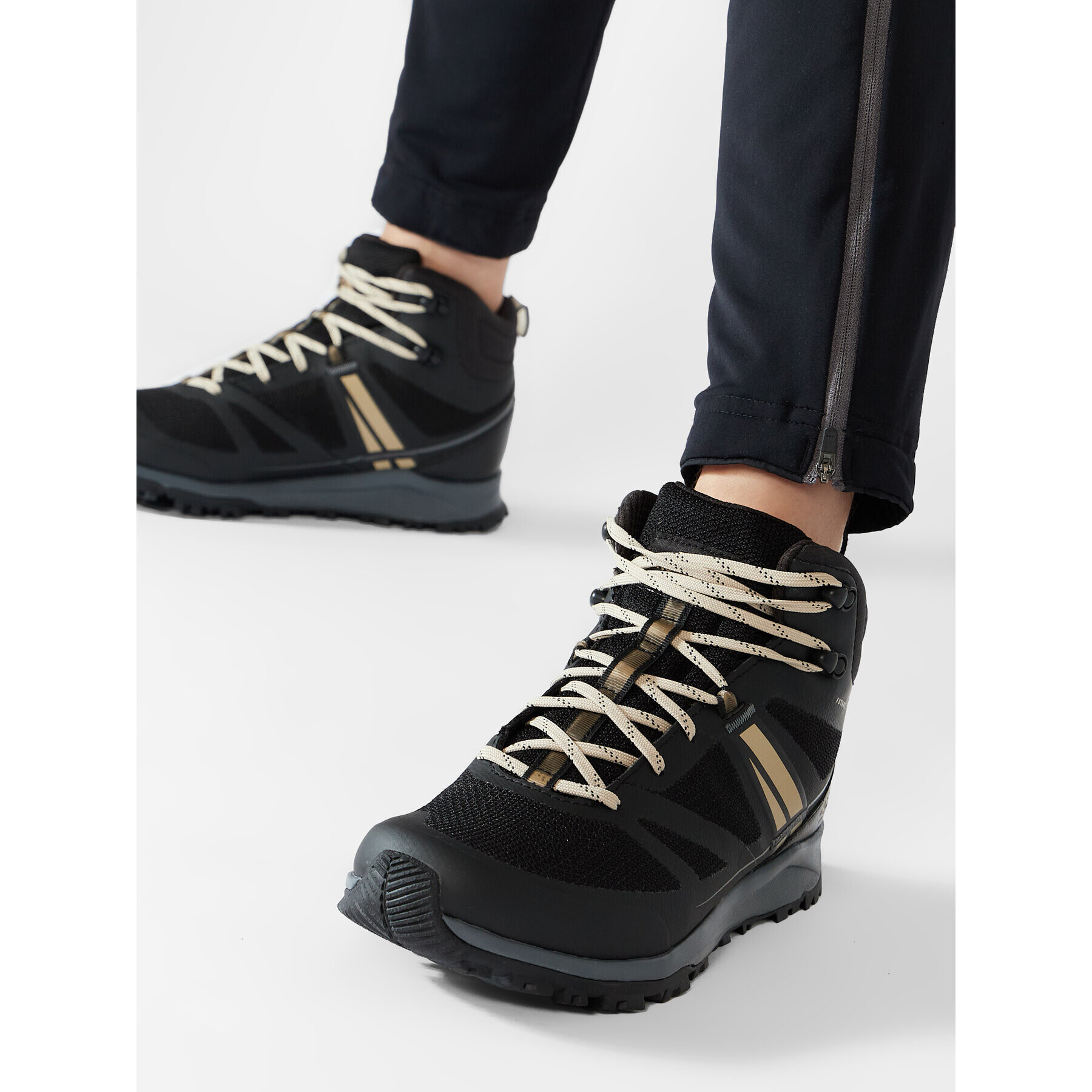 The North Face Trekking čevlji Litewave Mid Futurelight NF0A4PFE34G1 Črna - Pepit.si