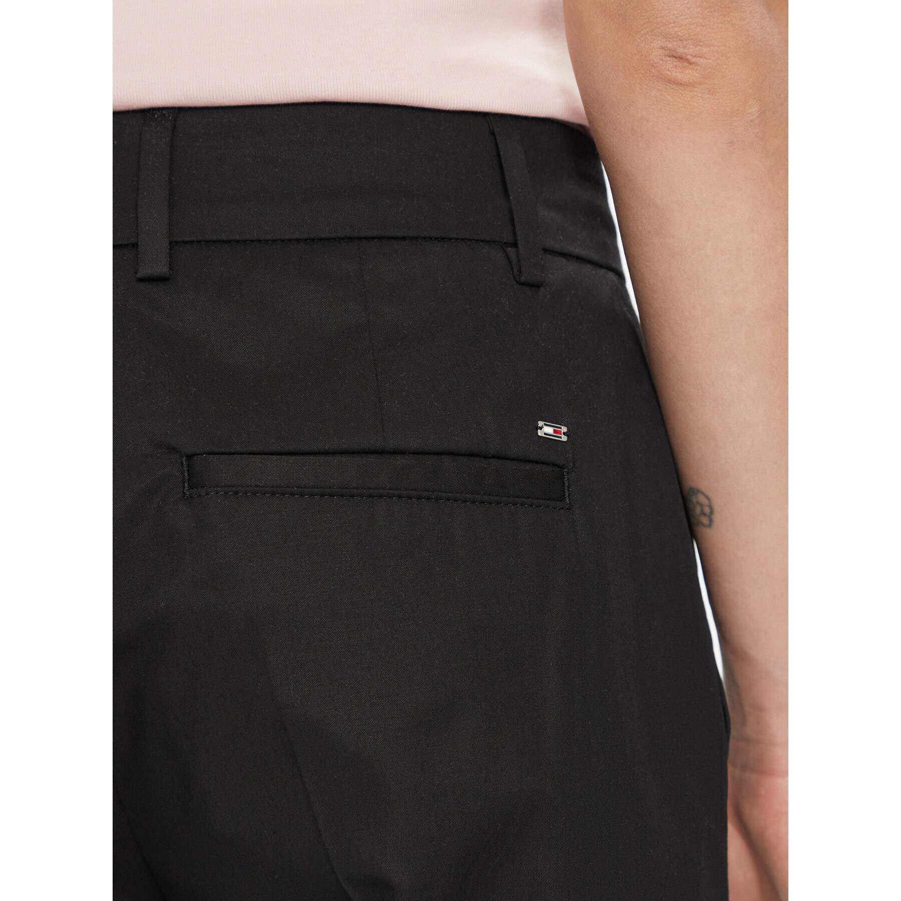 Tommy Hilfiger Chino hlače WW0WW40504 Črna Straight Fit - Pepit.si